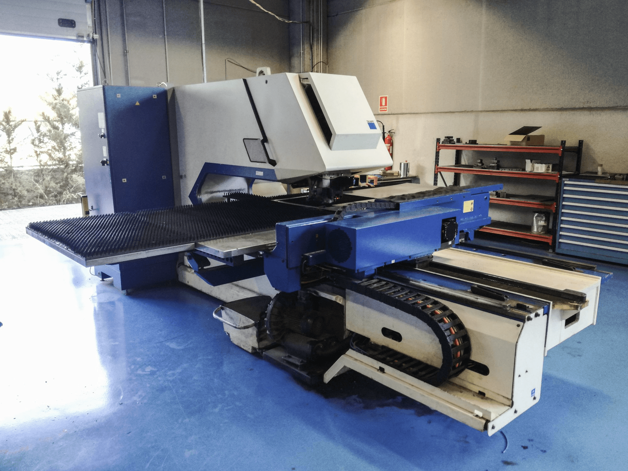 A Trumpf Trumatic 2000 R gép bal oldali nézete
