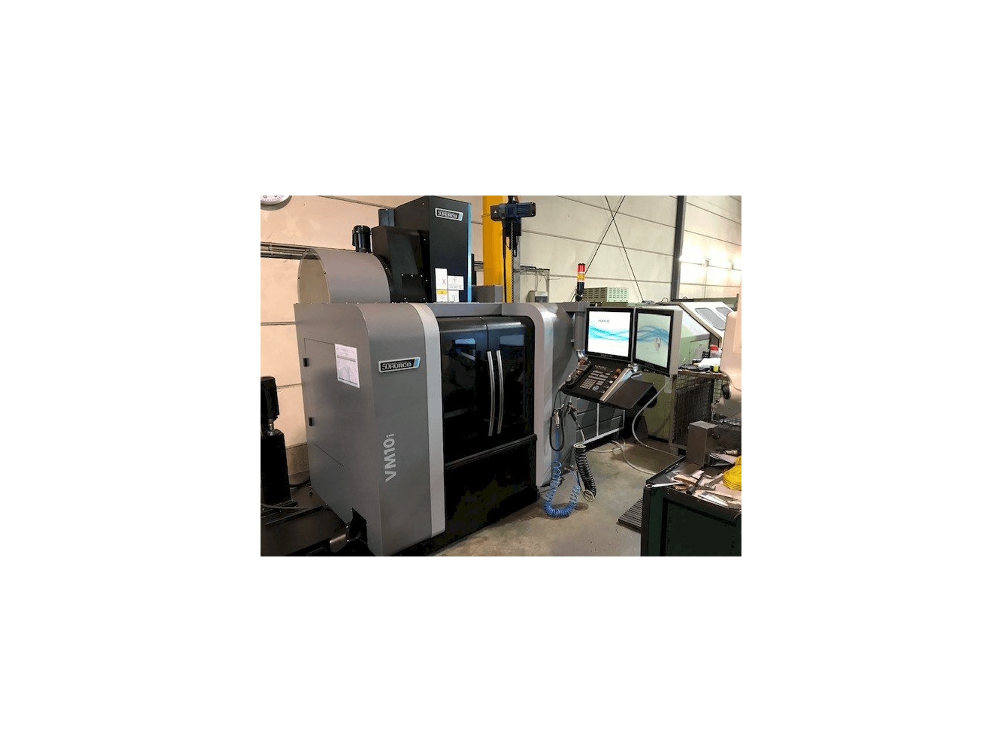 A Hurco VM10i gép elölnézete