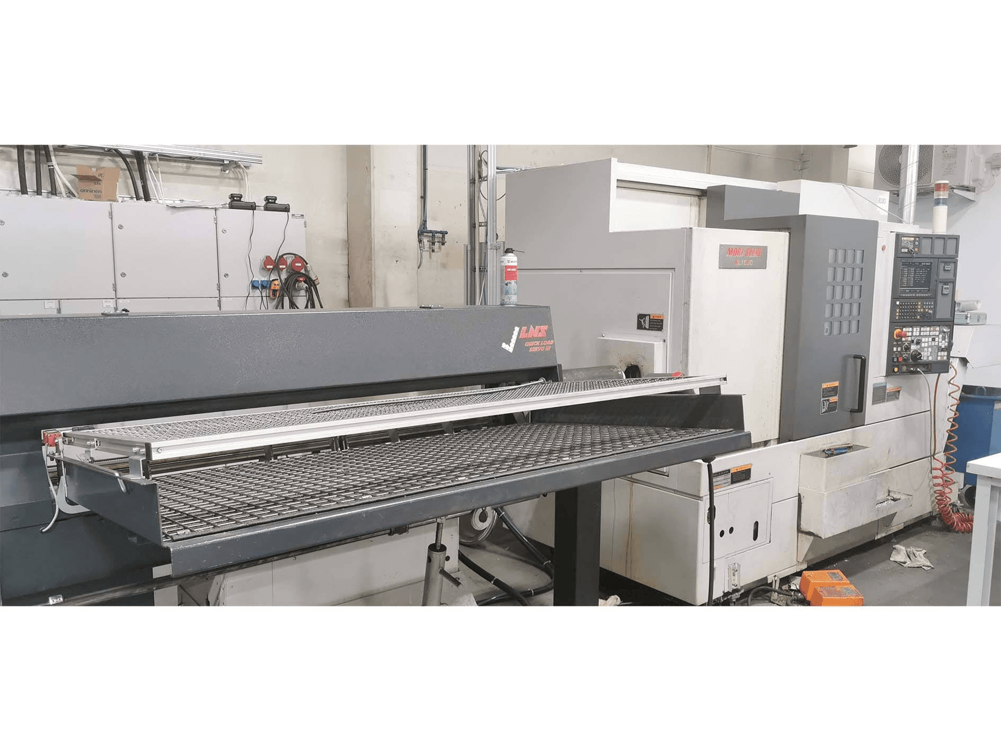 A MORI SEIKI NL 1500 MC 7500 gép elölnézete