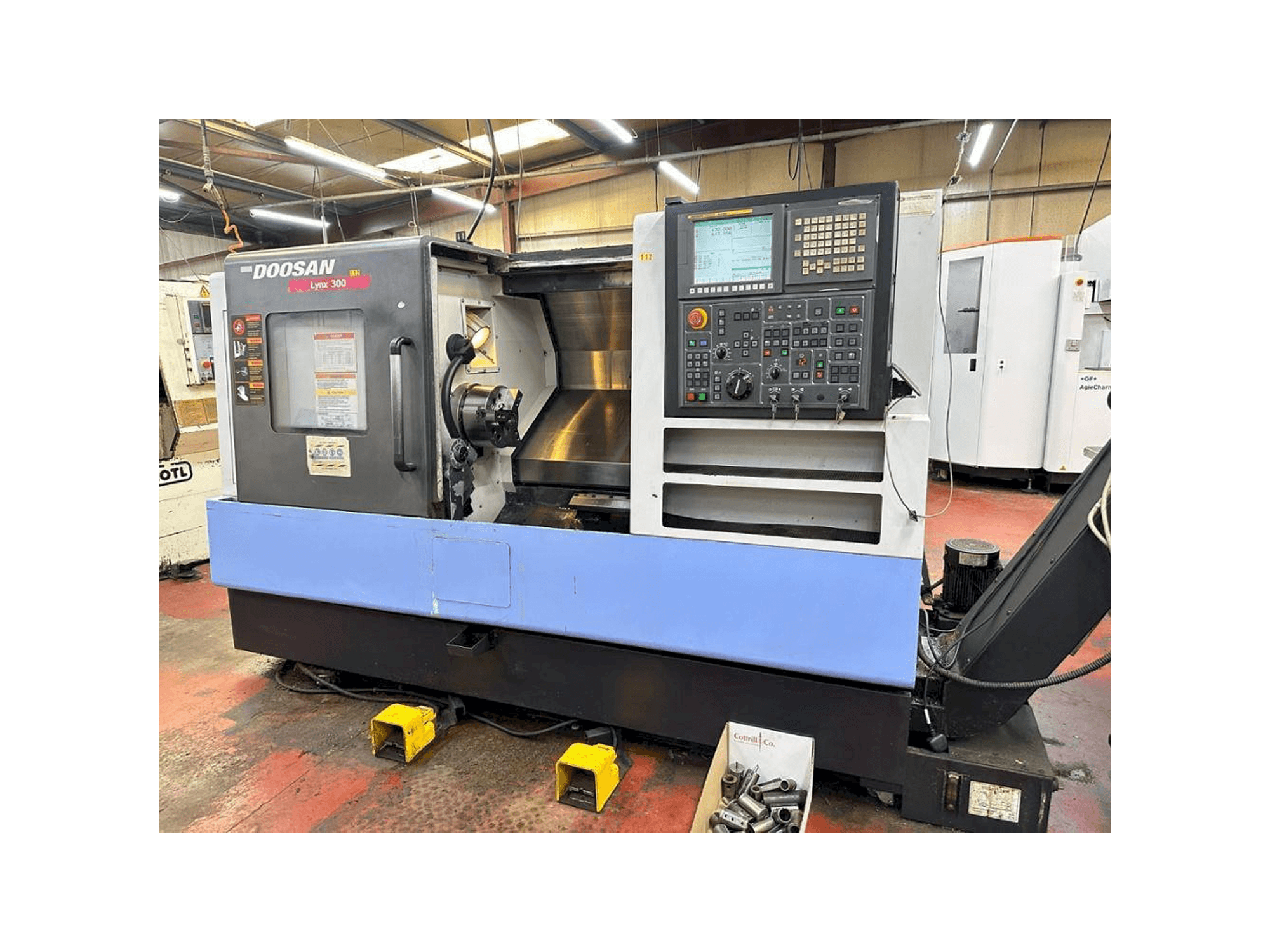 A Doosan Lynx 300 gép elölnézete