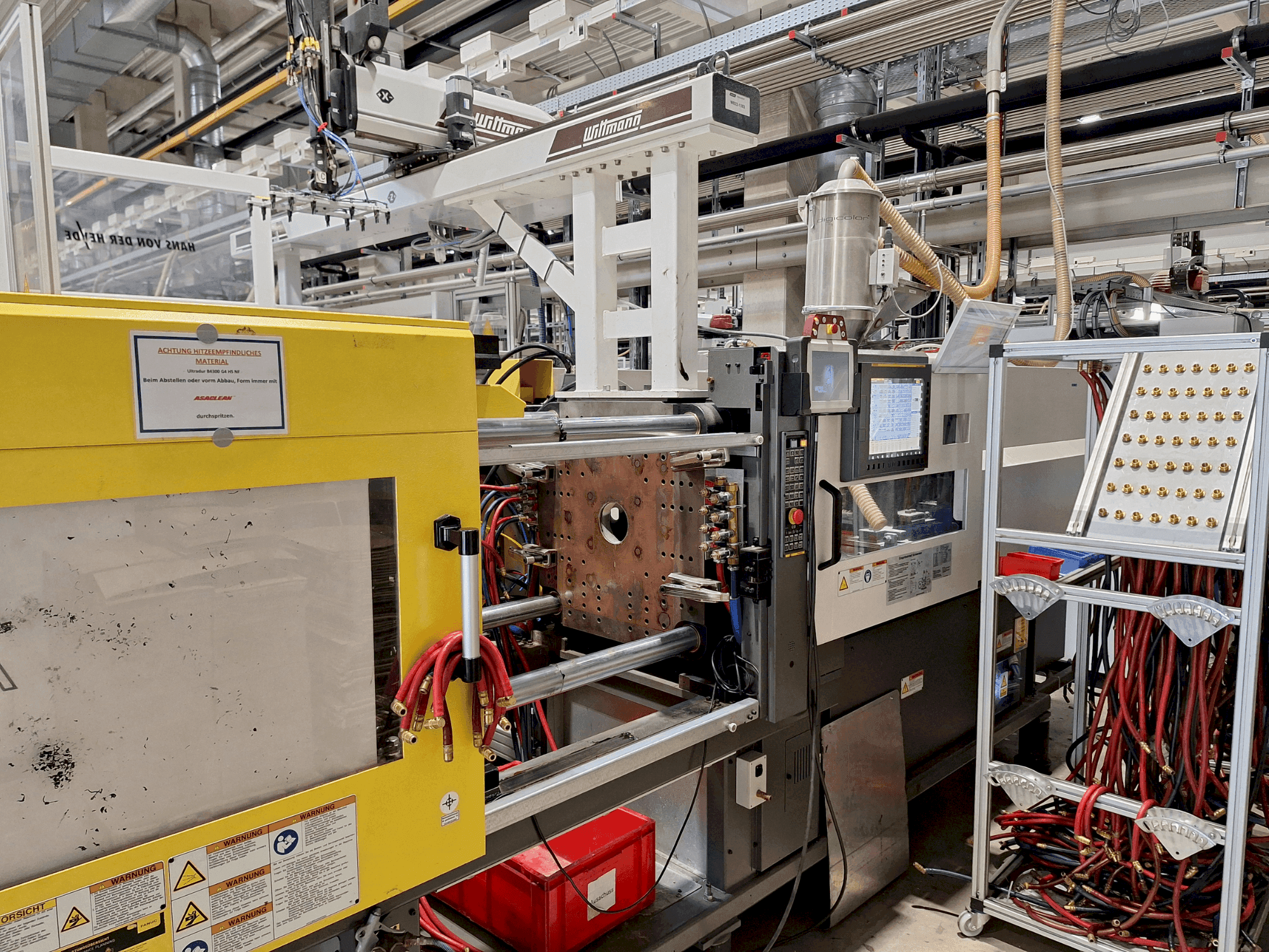 A FANUC Roboshot S130iA gép elölnézete