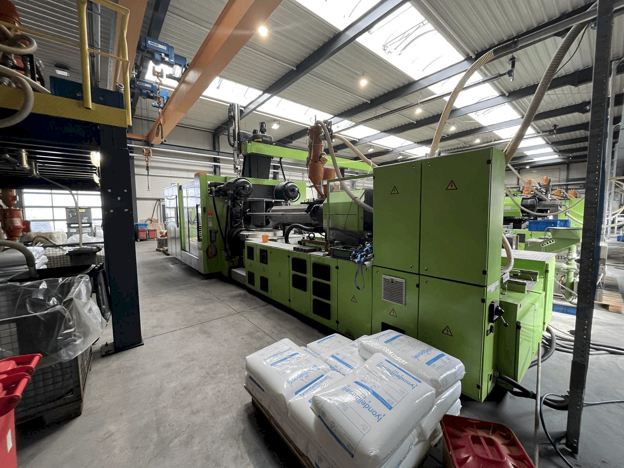 A Engel ES 7050/900 DUO gép elölnézete