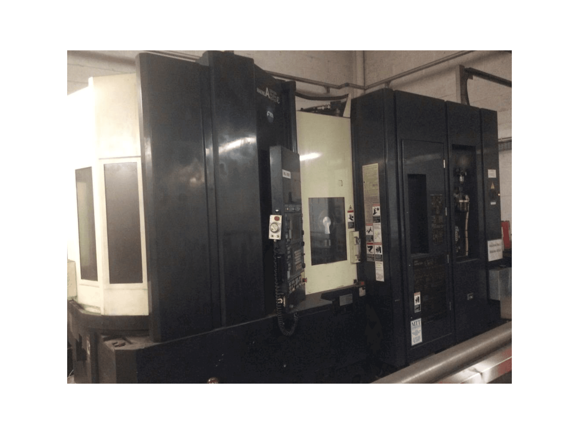 A Makino A55e gép elölnézete