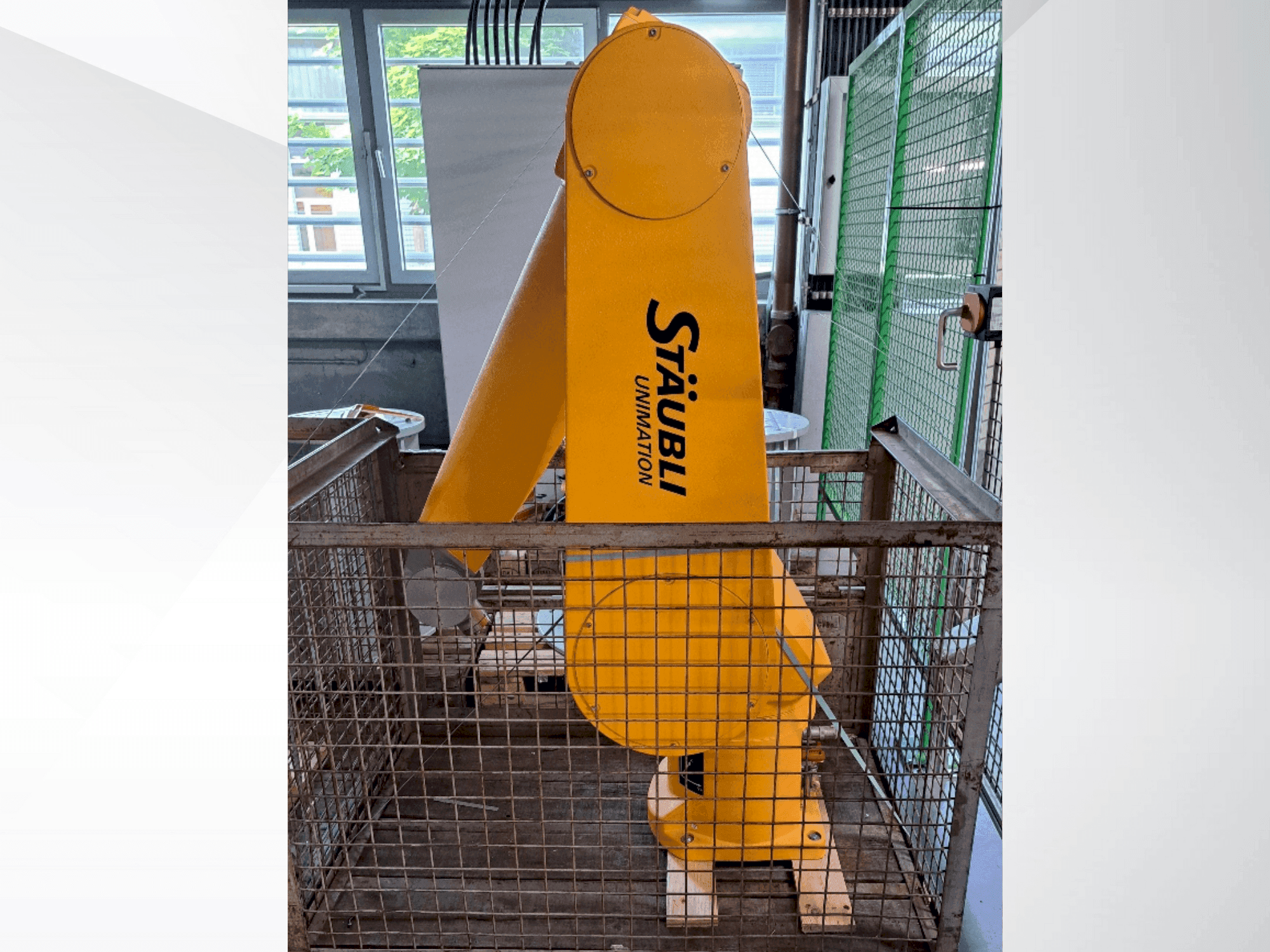 A STAUBLI RX160 L gép elölnézete