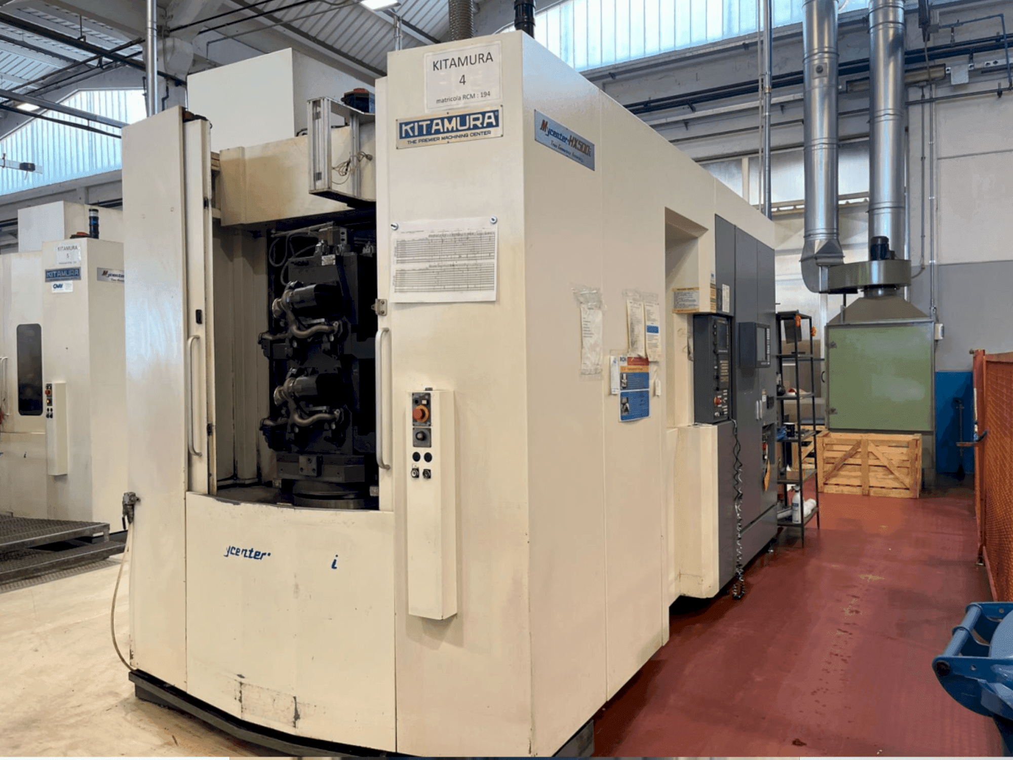 A Kitamura Mycenter-HX500iTGA gép elölnézete
