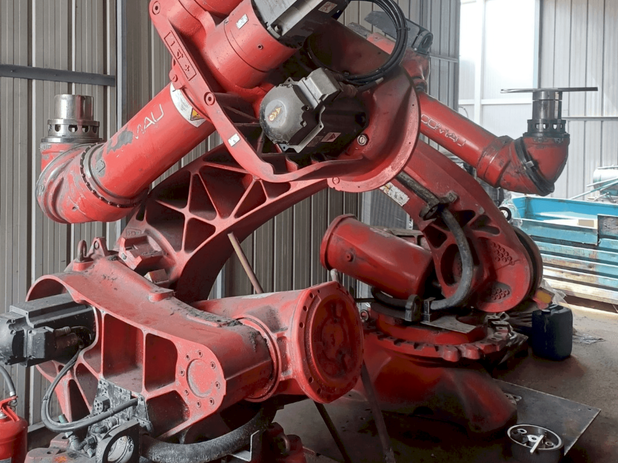 A COMAU C4G RCC3 gép elölnézete