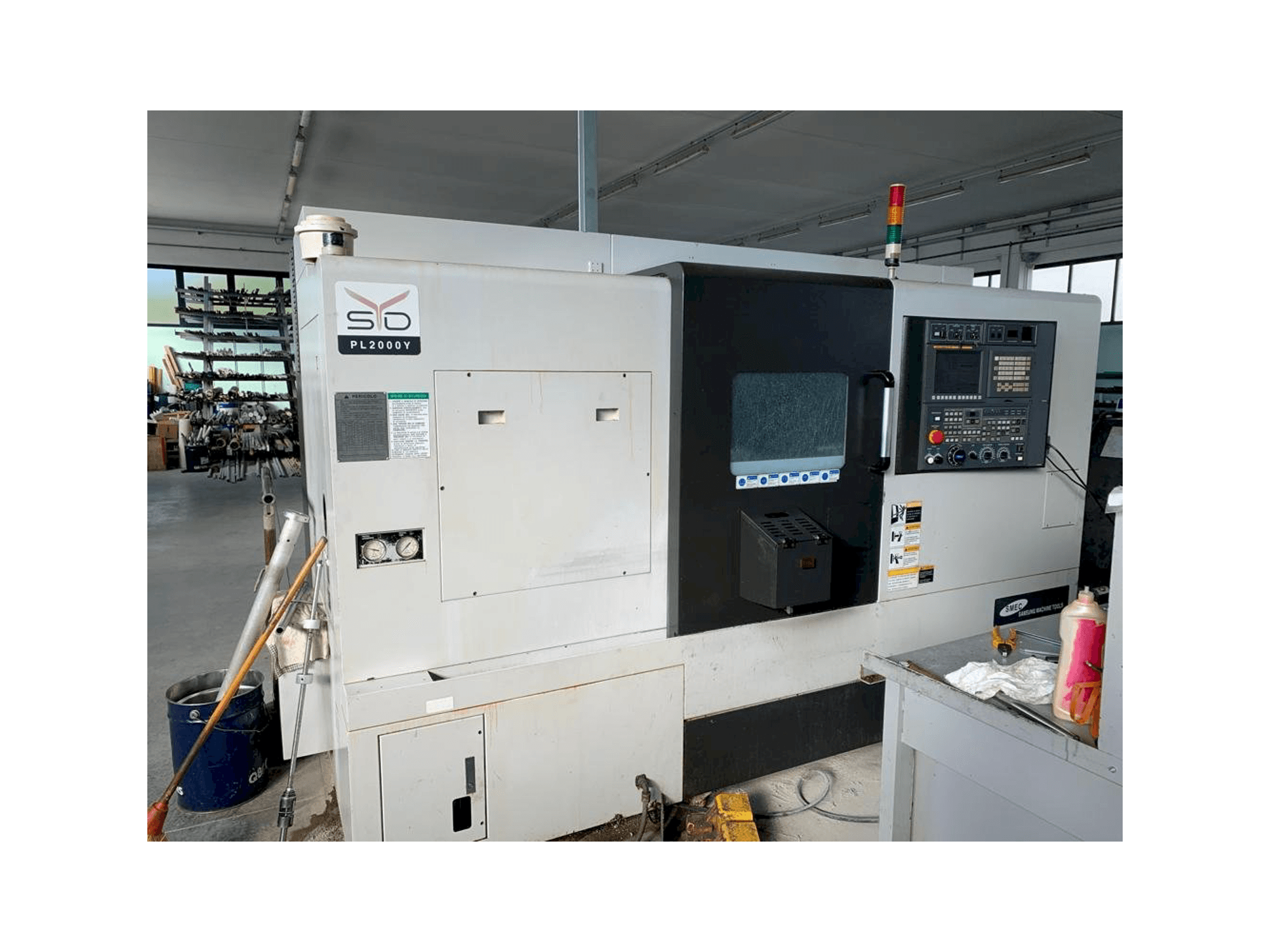 A SMEC PL 2000Y gép elölnézete