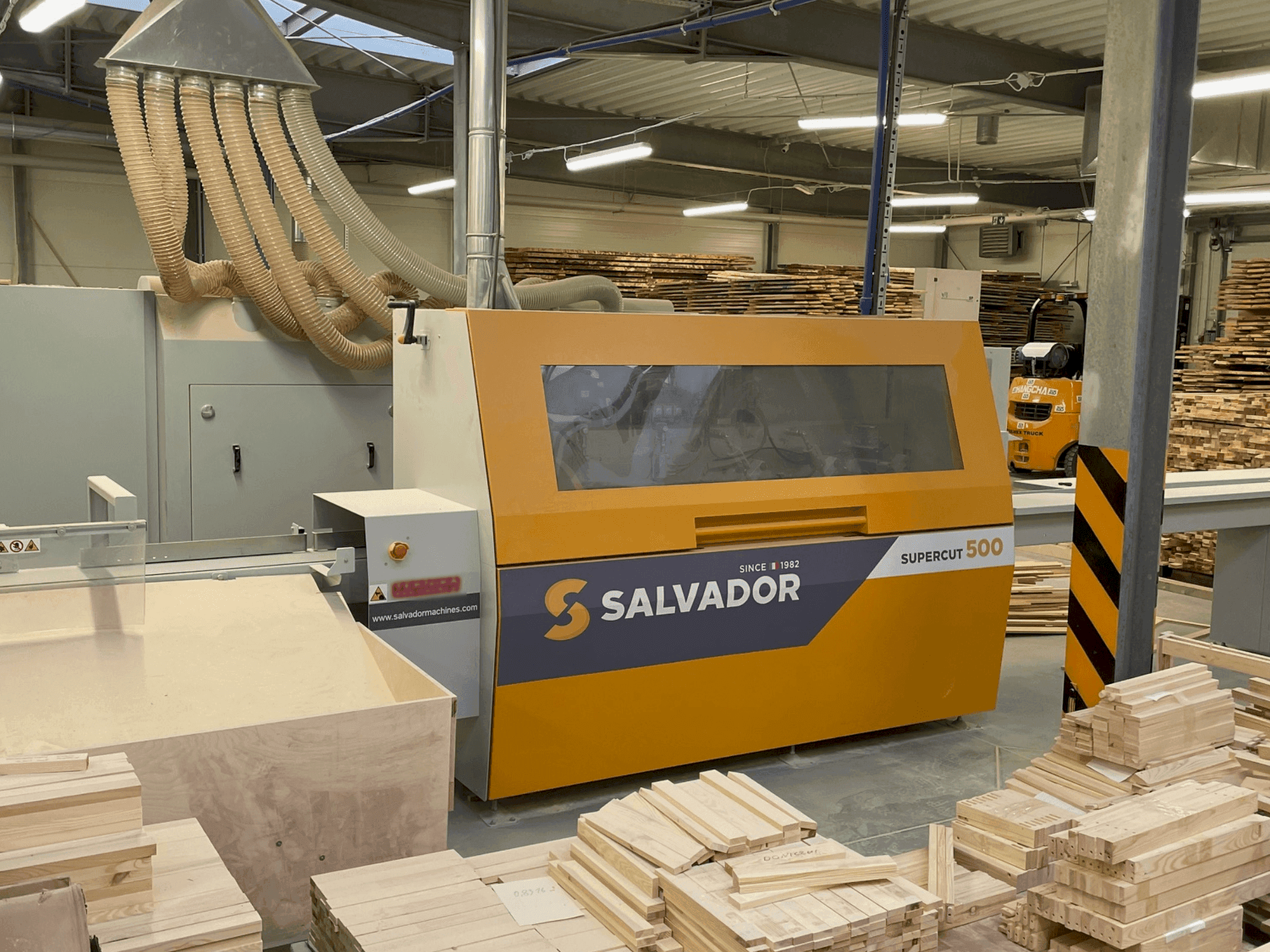 A Other SUPER CUT 500 gép elölnézete