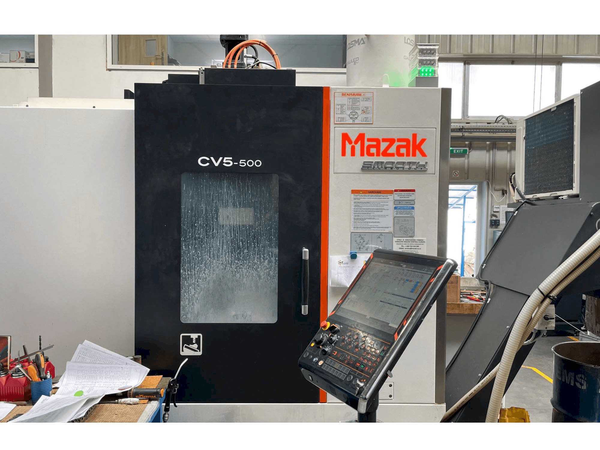 A Mazak CV5-500 gép elölnézete