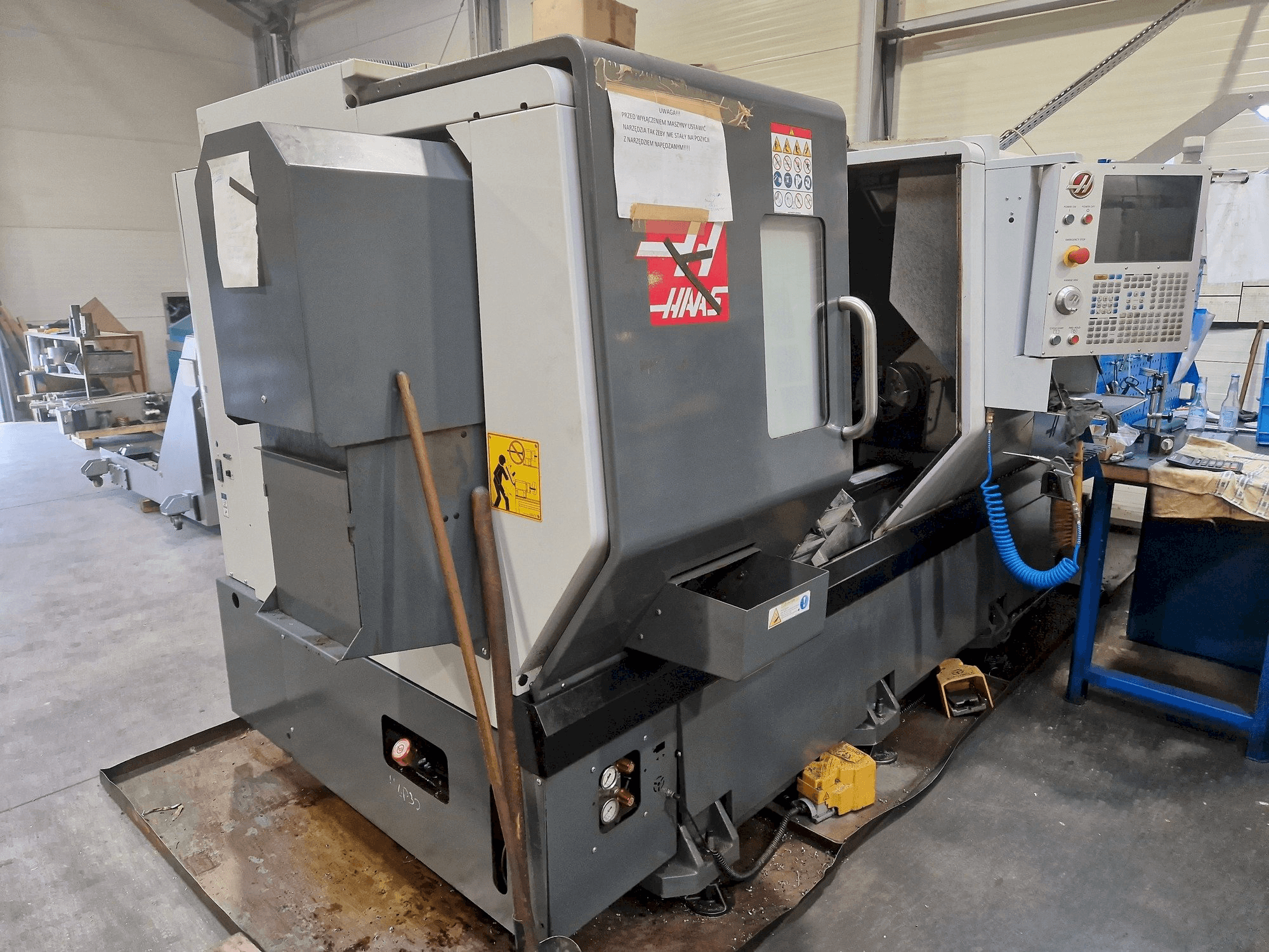 A HAAS DS-30Y gép oldalnézete