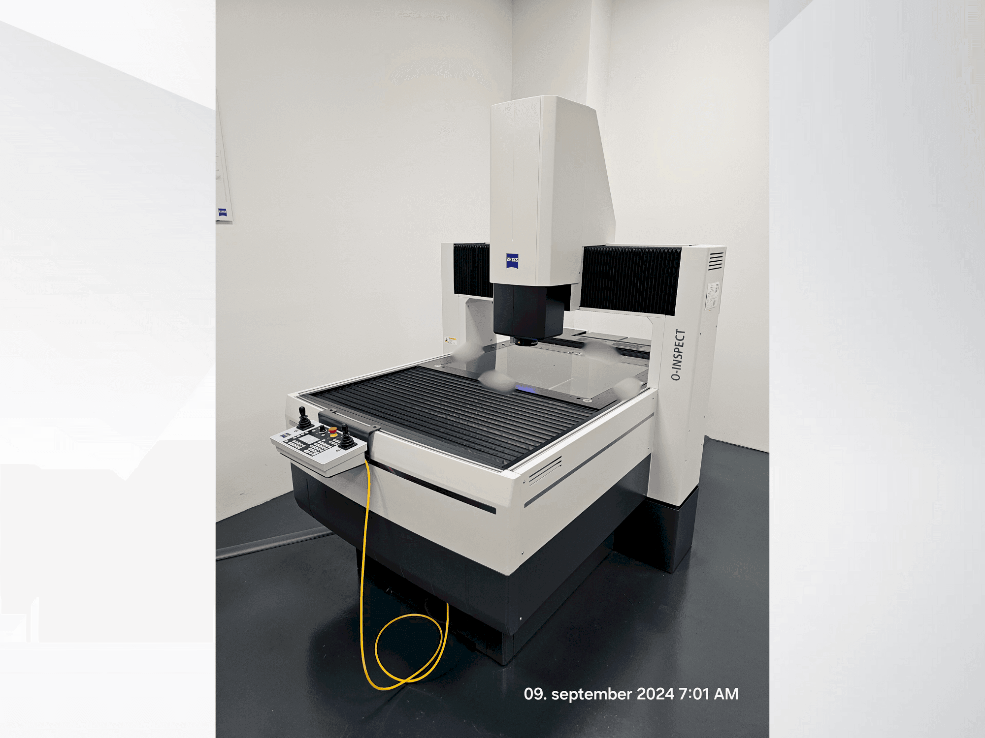 A ZEISS 0-inspect gép elölnézete