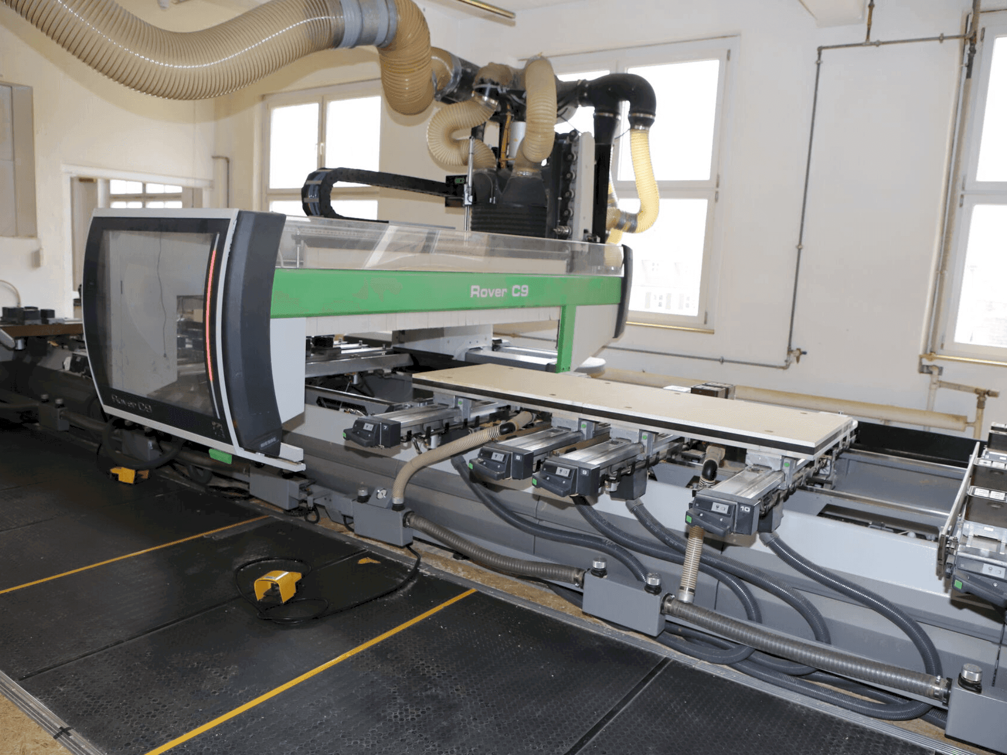 A BIESSE ROVER C 9.65 gép elölnézete