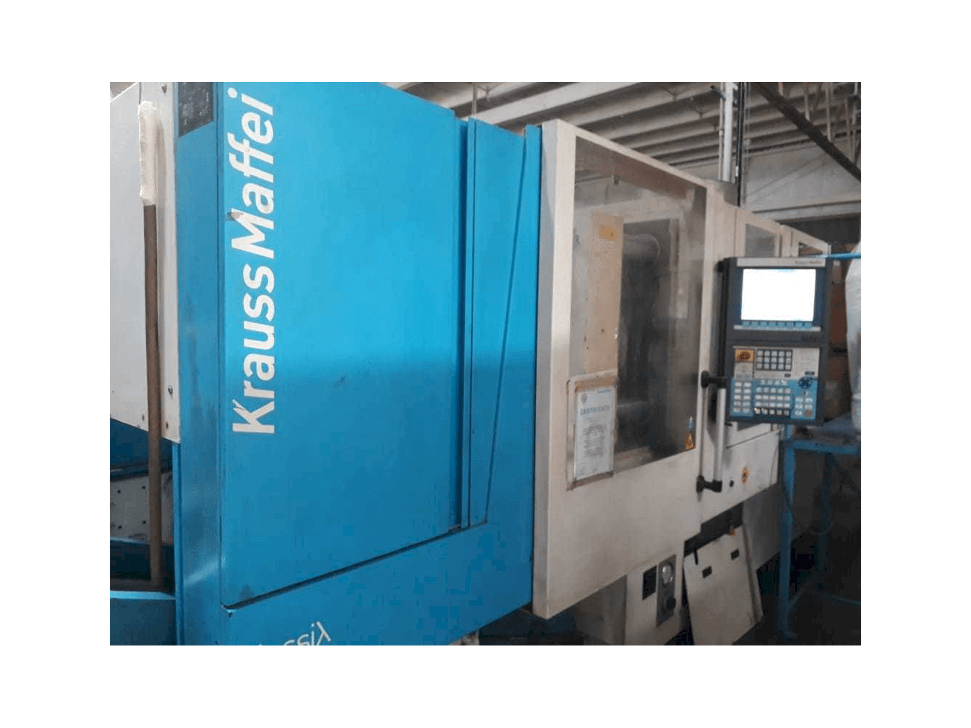 A Krauss Maffei 160/750 CX gép elölnézete