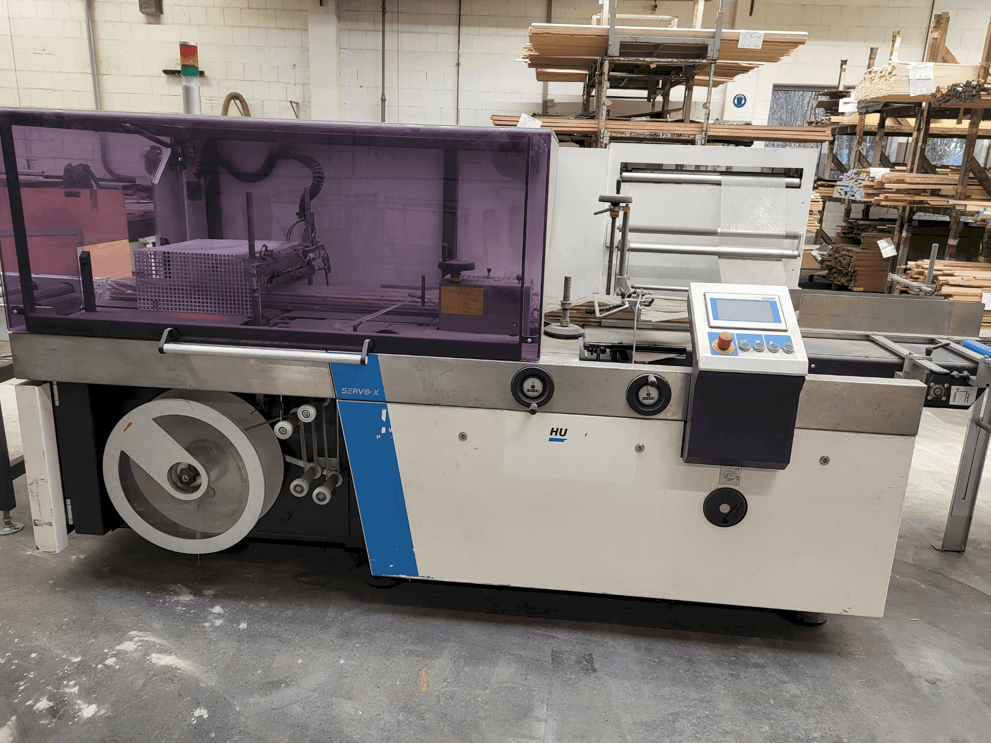 A HUGO BECK servo X gép elölnézete