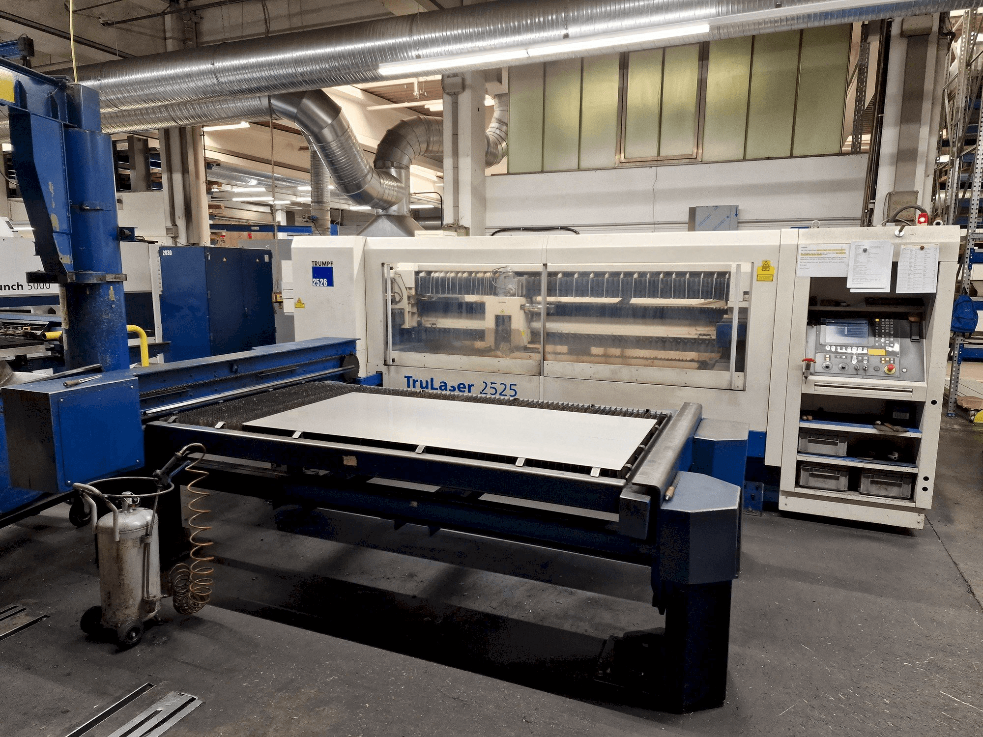 A Trumpf TruLaser 2525 4kW gép elölnézete
