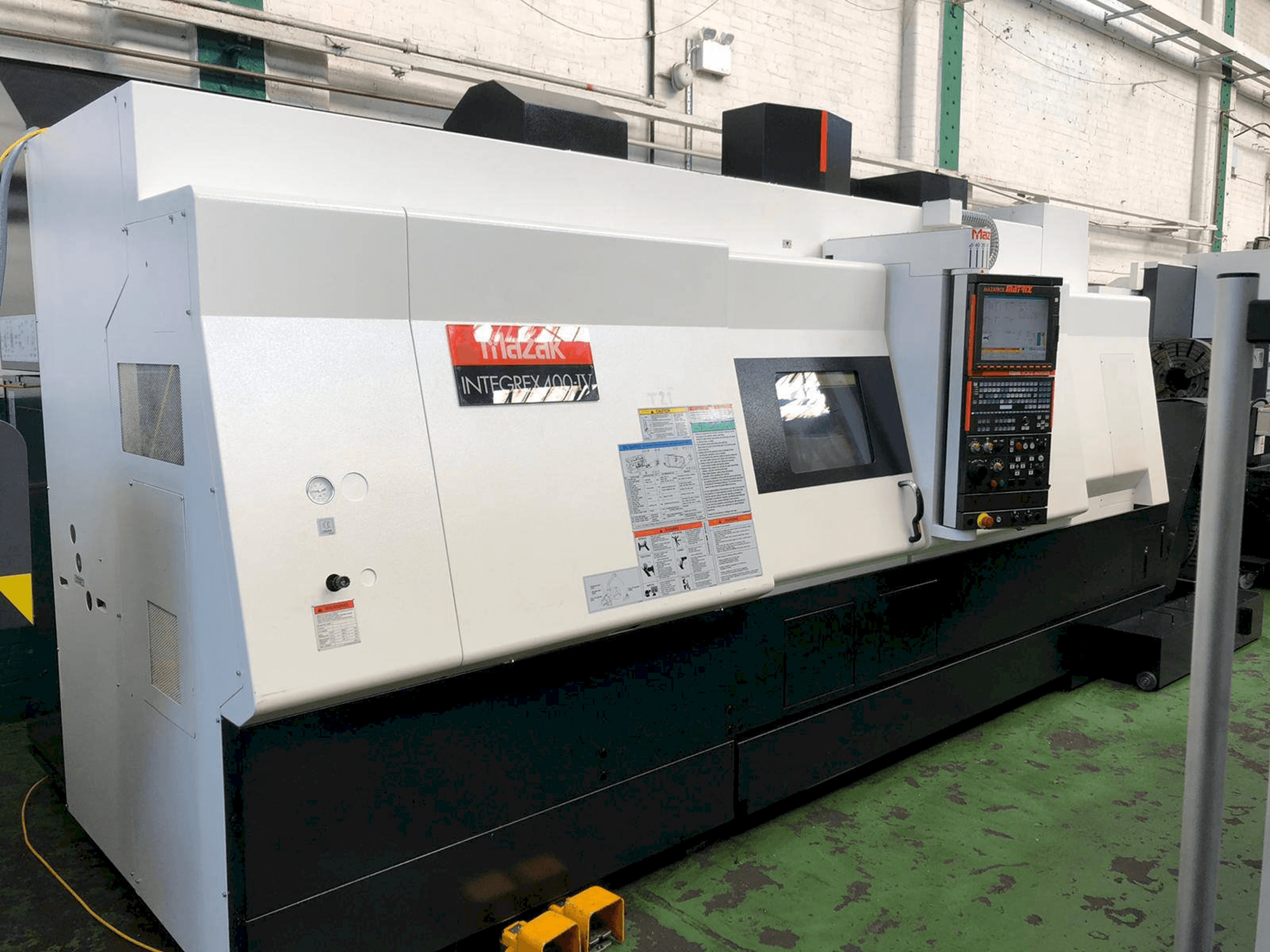 A Mazak Integrex 400-IV gép elölnézete