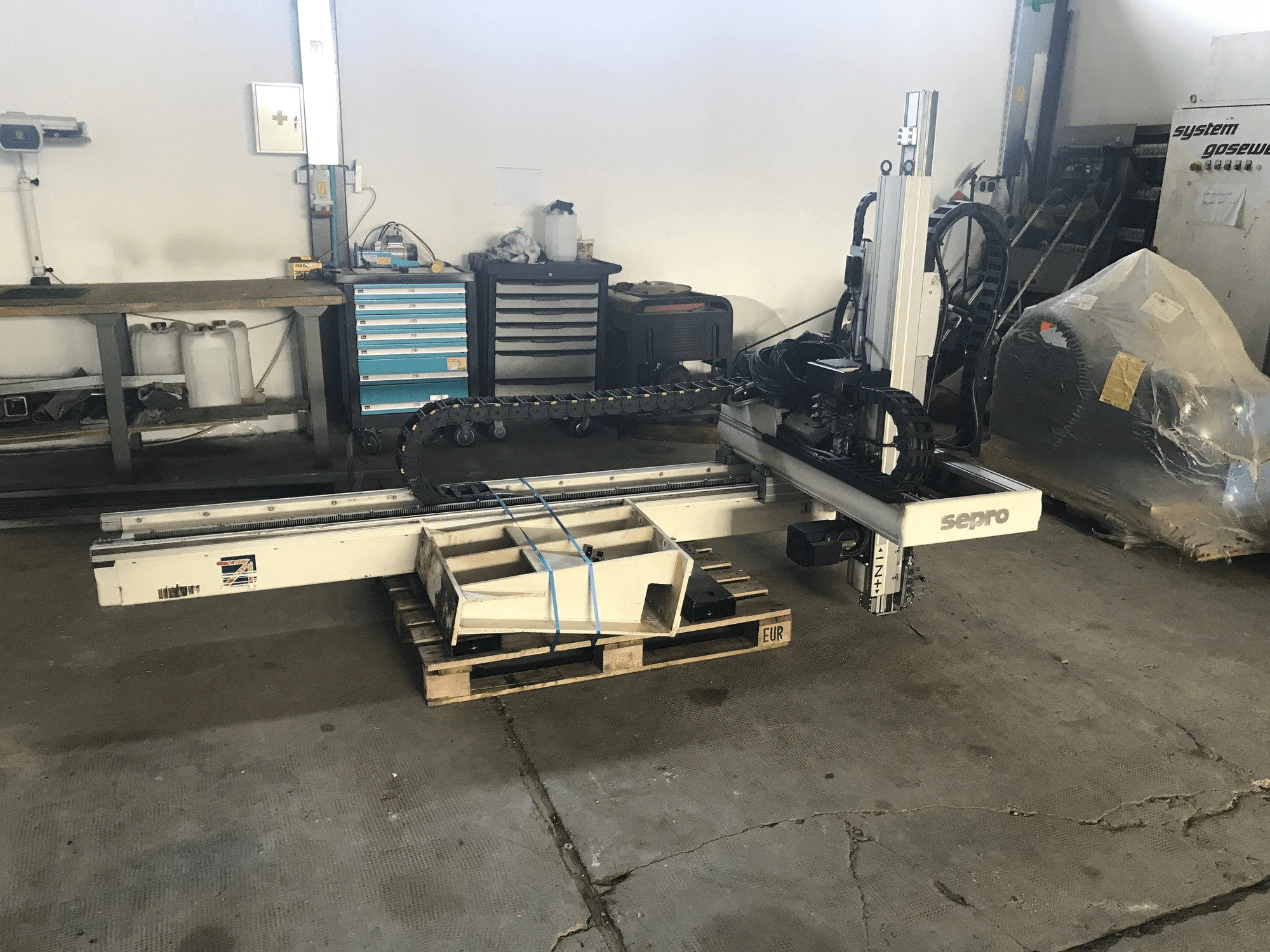 A Sepro 3021 BZ gép elölnézete