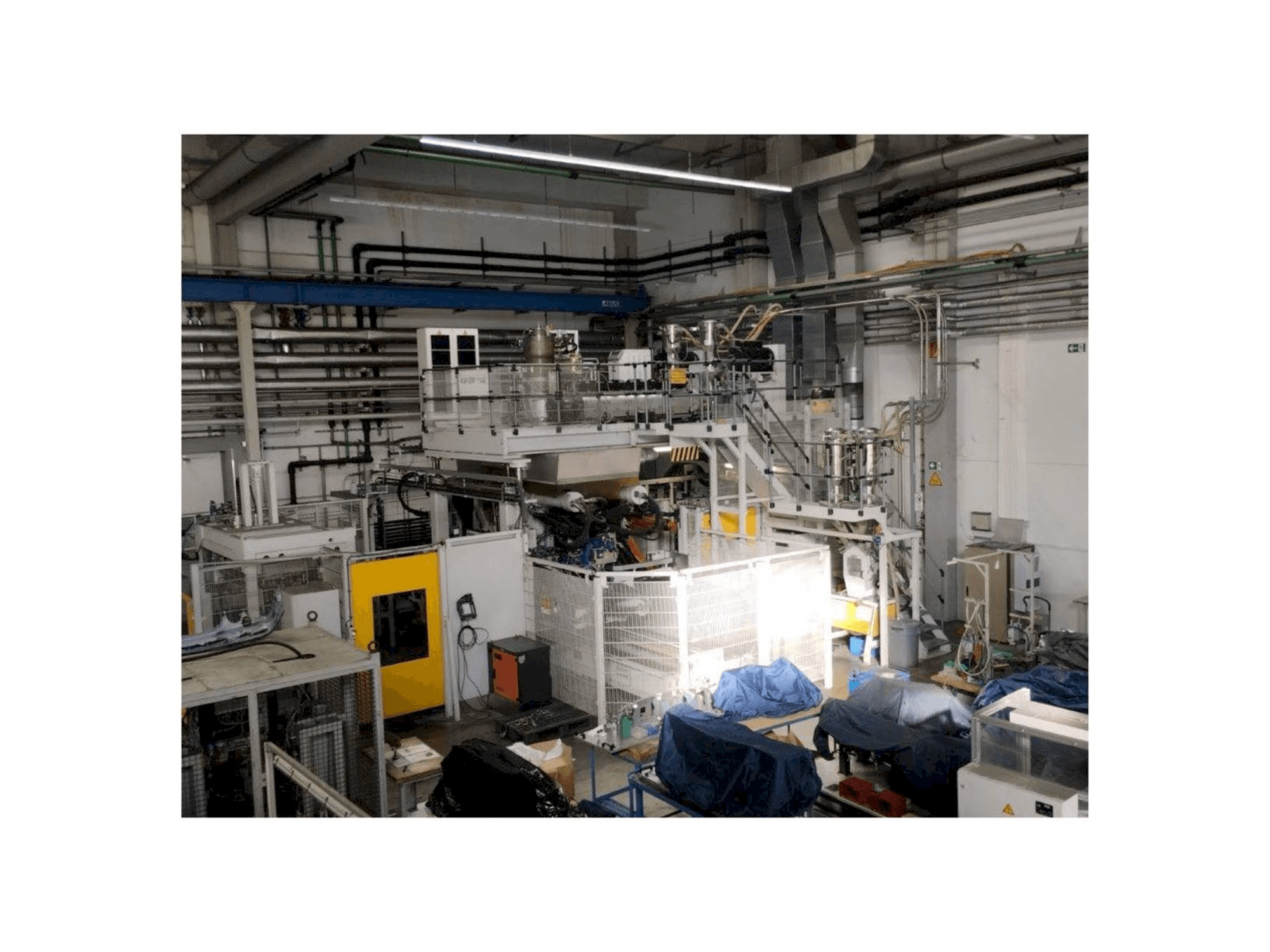 A EXTRAPLAST 140to gép elölnézete