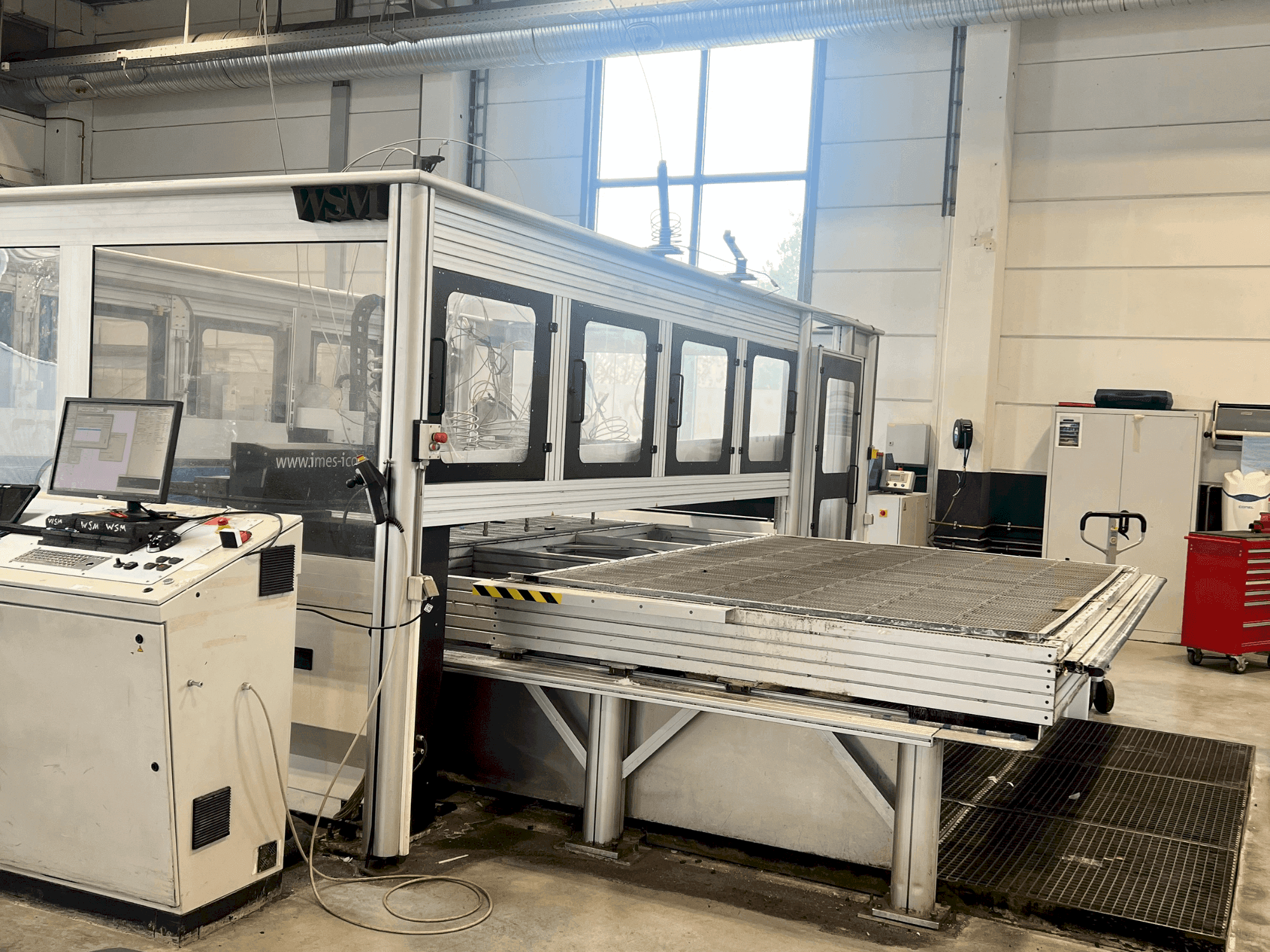 A Imes-Icore CUT matic WJ 3020 gép elölnézete
