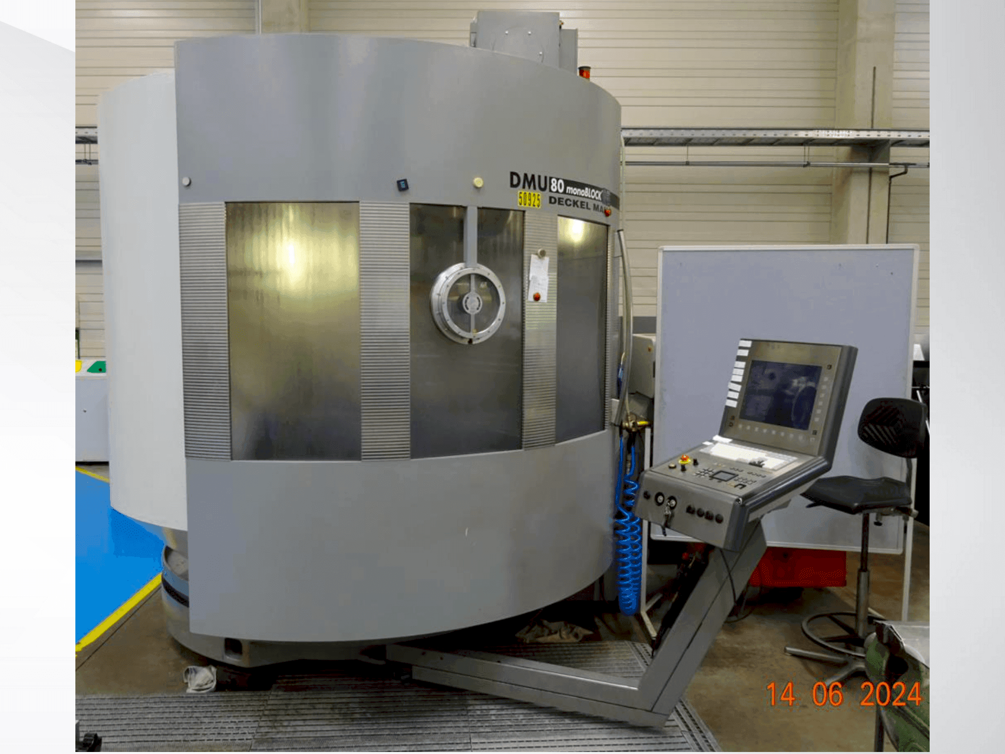 A DMG DMU 80 MonoBlock gép oldalnézete