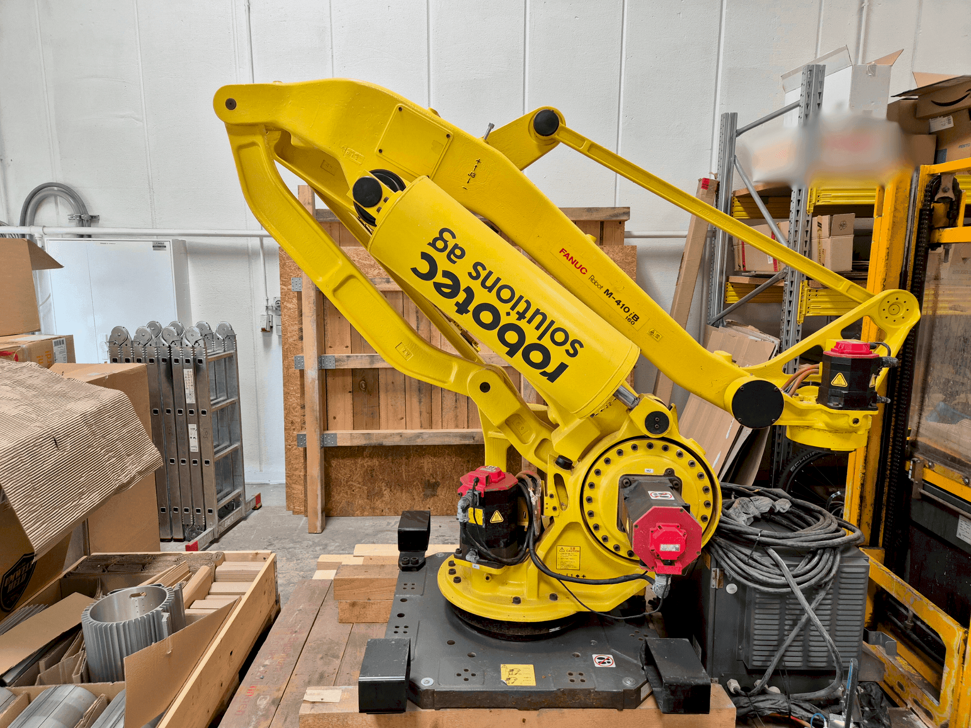A FANUC M-410iB 160 gép elölnézete