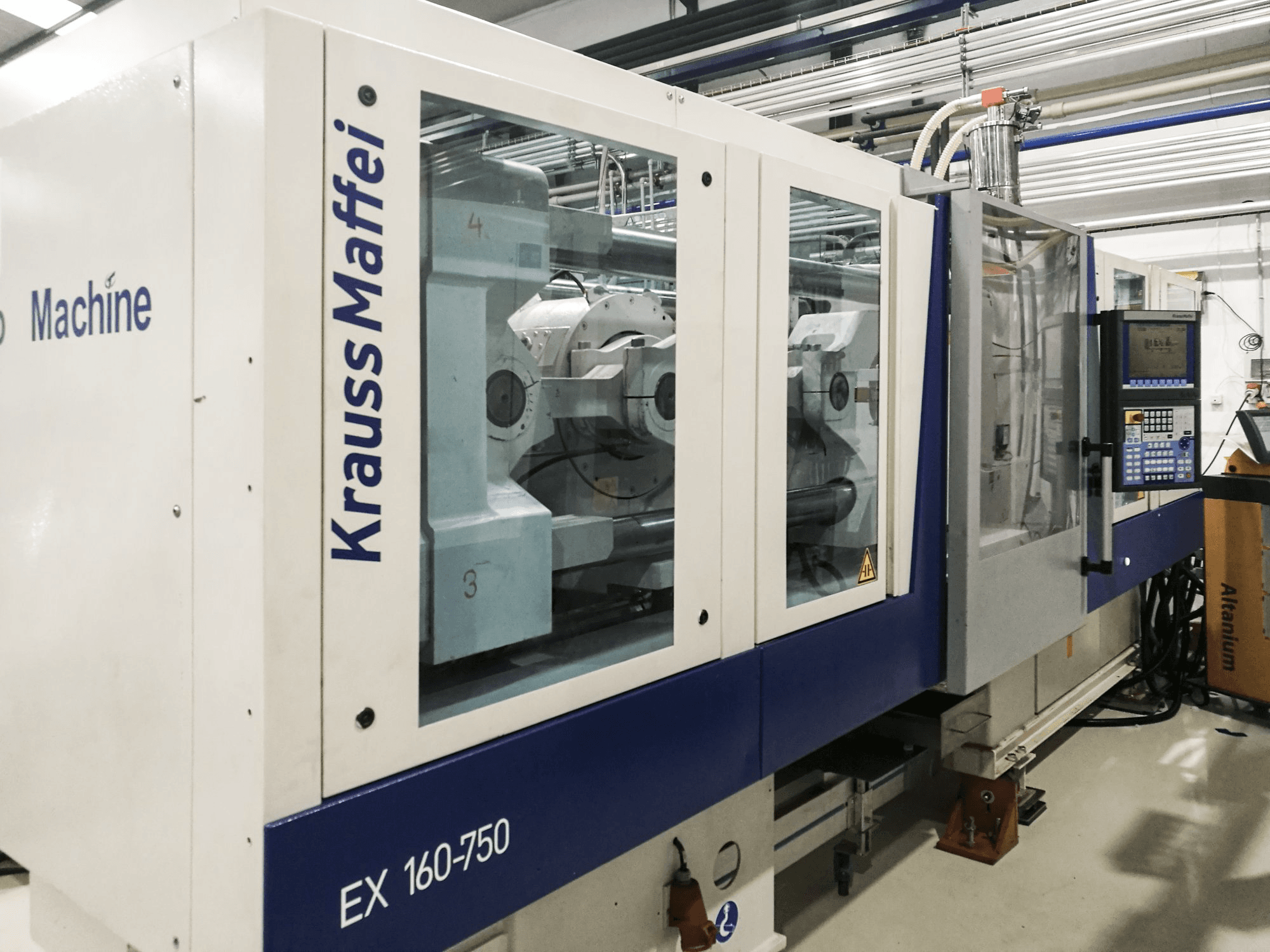 A Krauss Maffei 160-750 EX gép bal oldali nézete