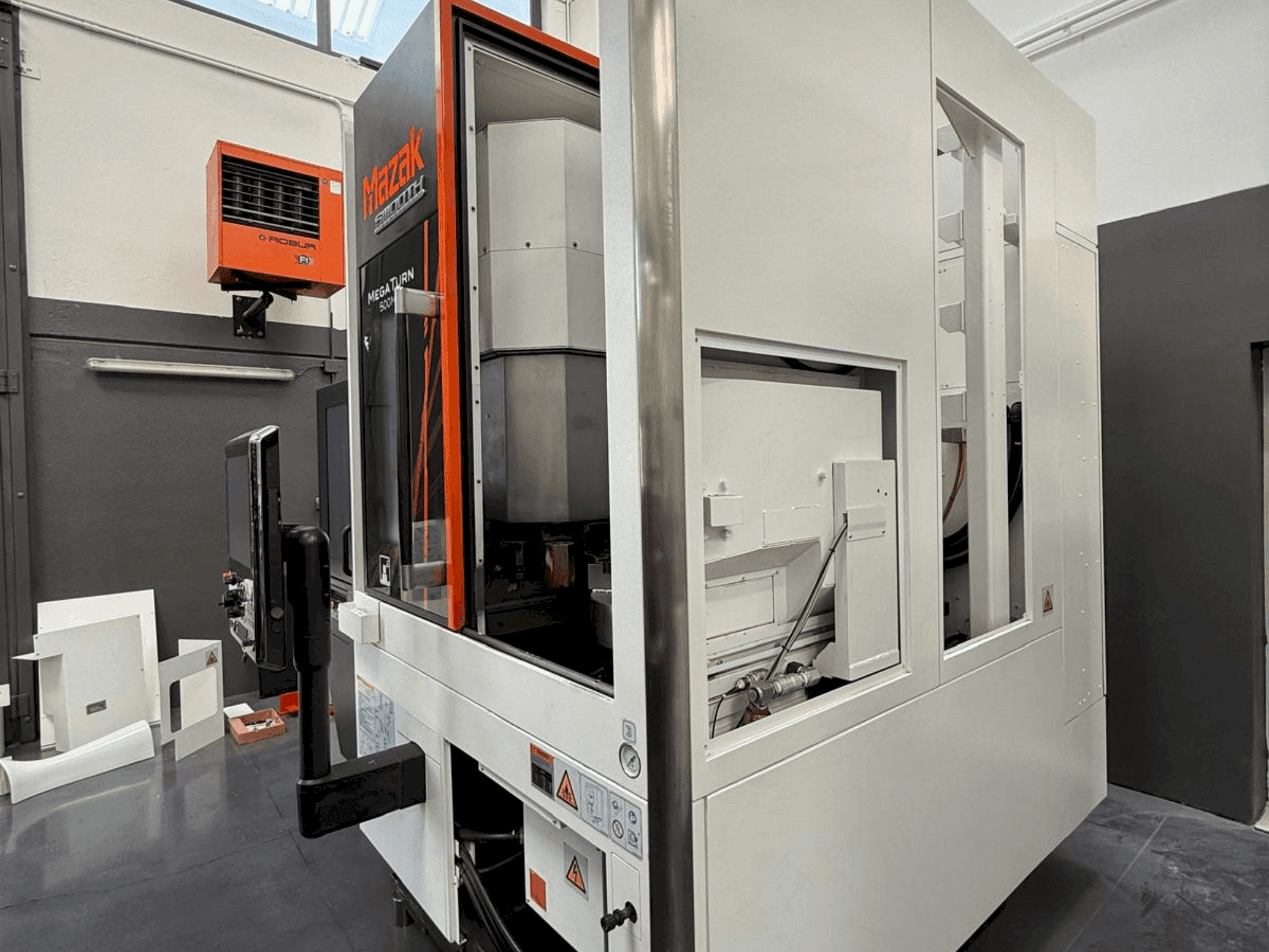 A Mazak Megaturn 500 MS gép elölnézete