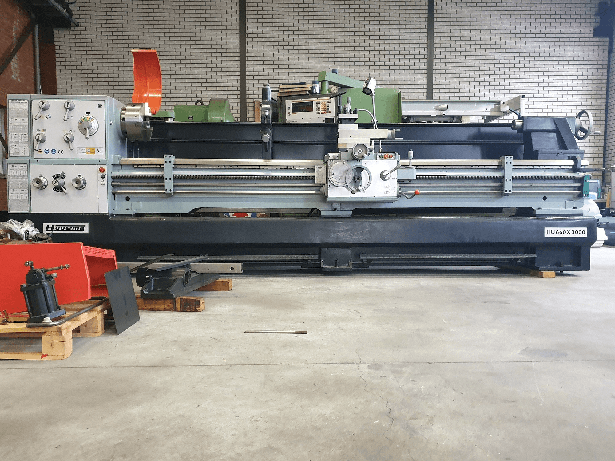A HUVEMA HU 660 X 3000 gép elölnézete