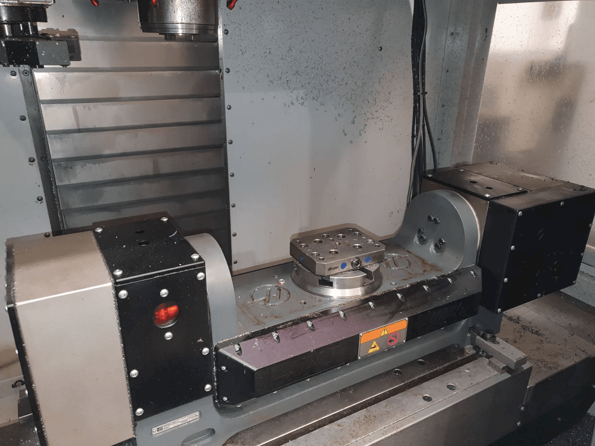 A HAAS TR160 gép elölnézete