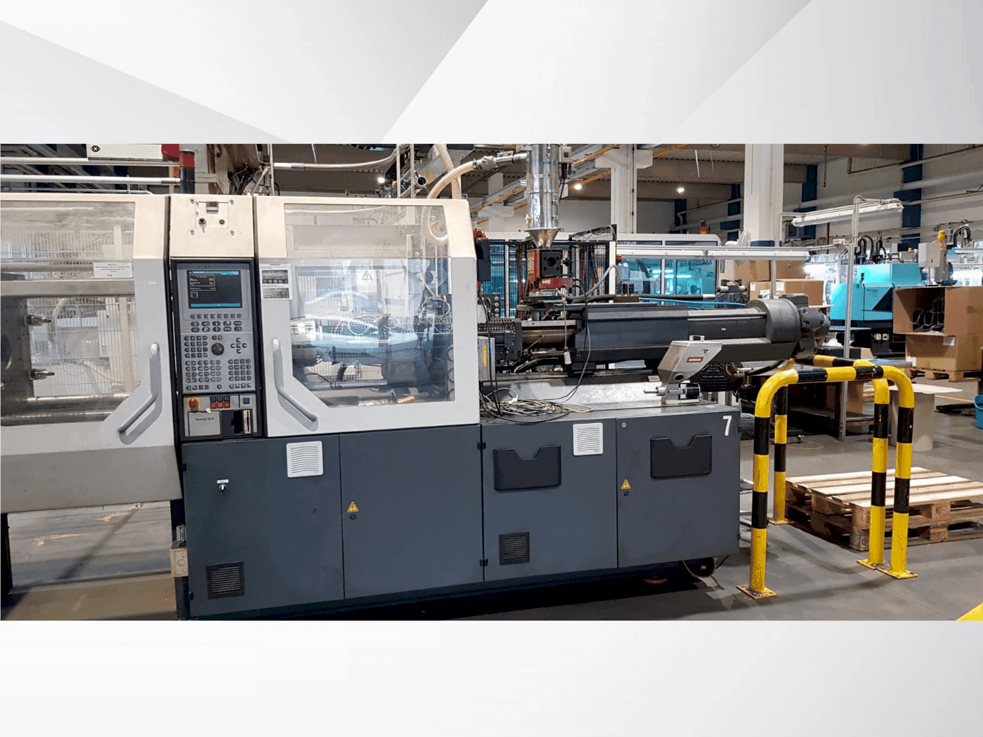 A DEMAG Concept 200/500-840 + W711 gép elölnézete