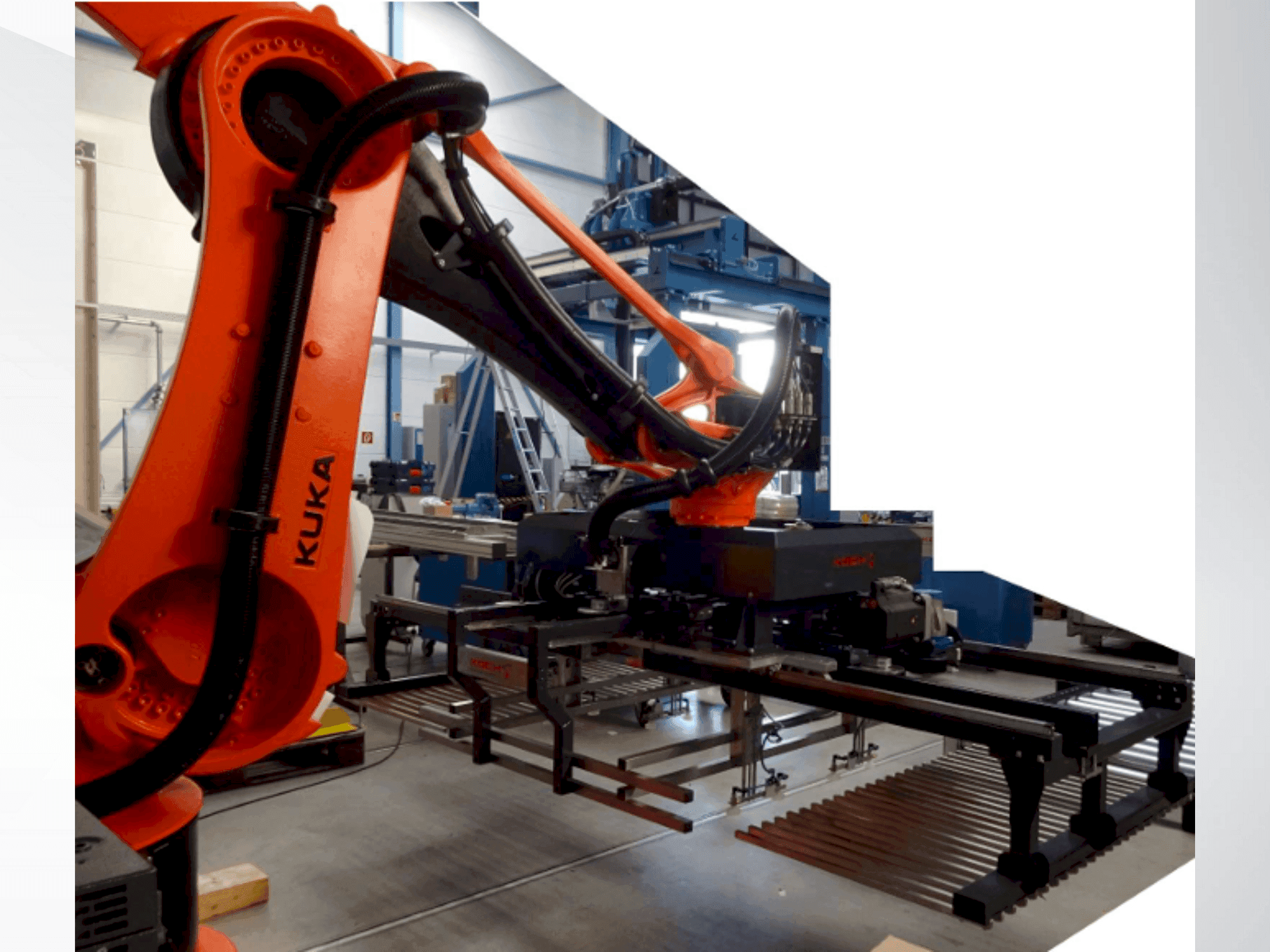 A KUKA KR 700 PA gép elölnézete