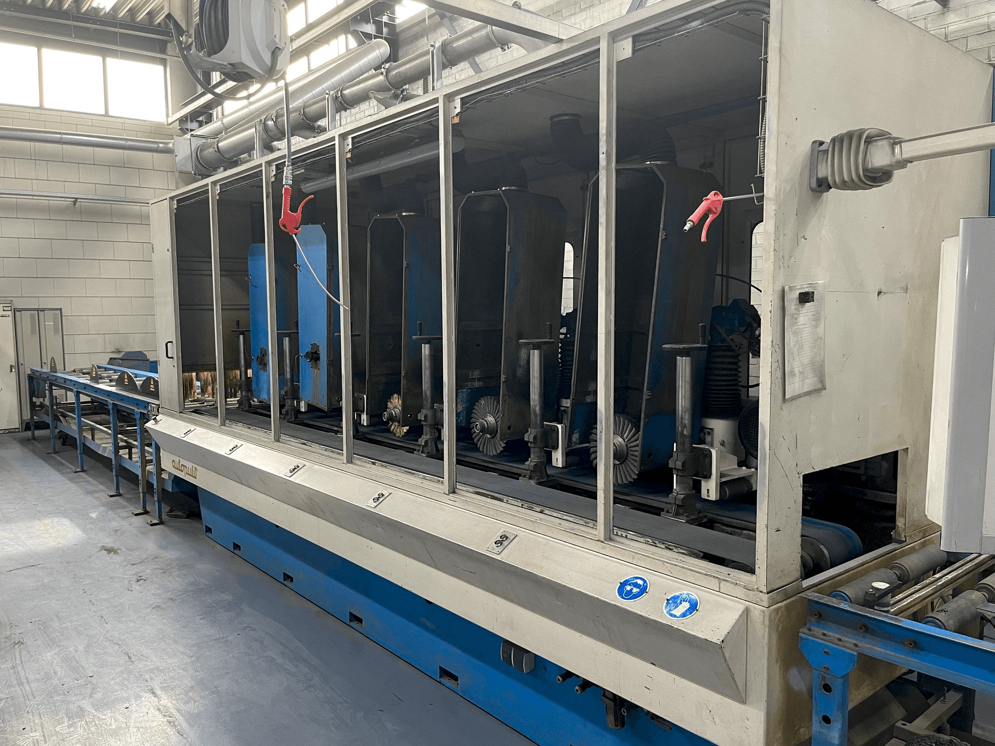 A Autopulit E4R-200/5UP gép elölnézete