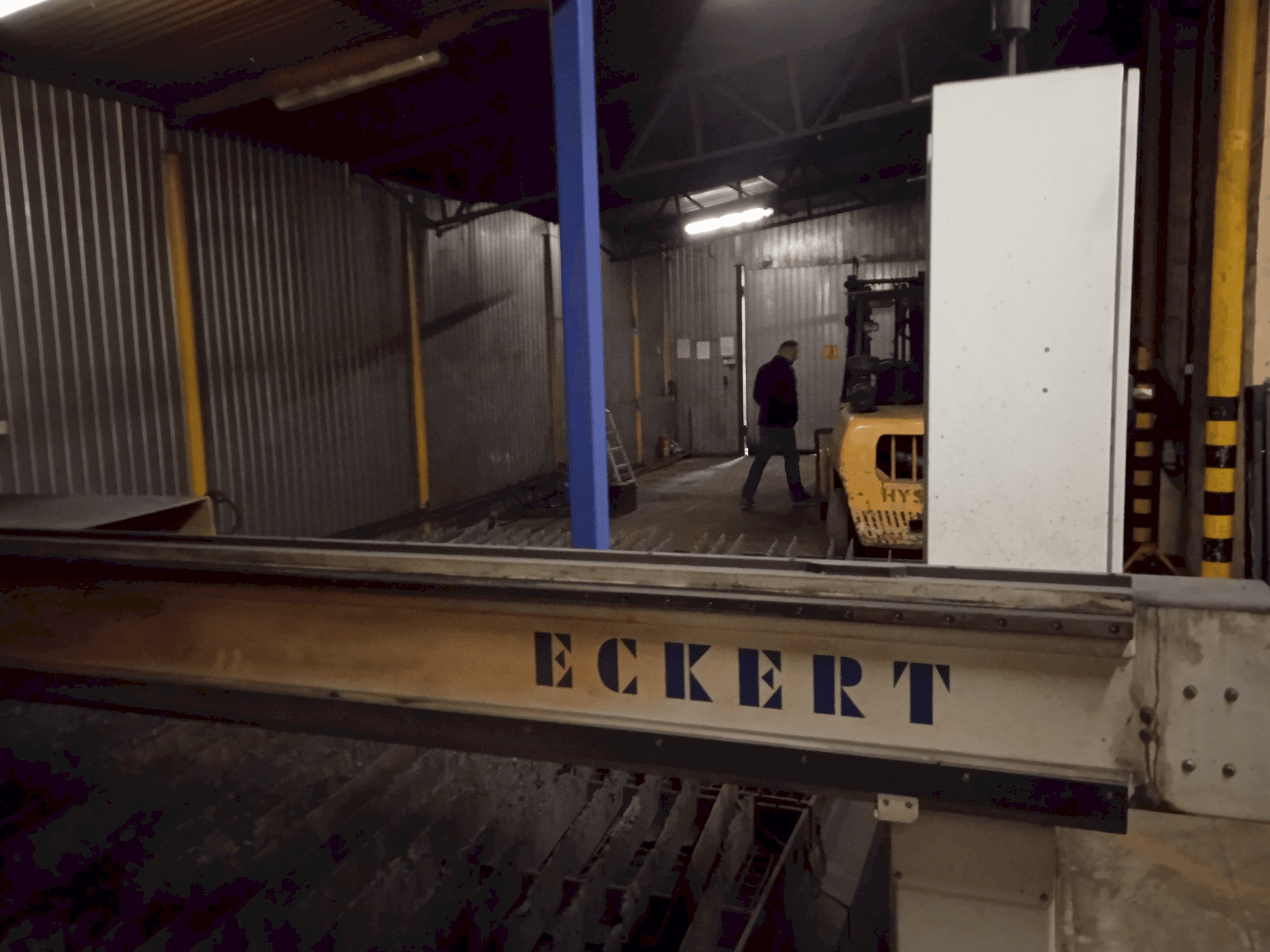 A ECKERT SZAFIR BL2 gép elölnézete