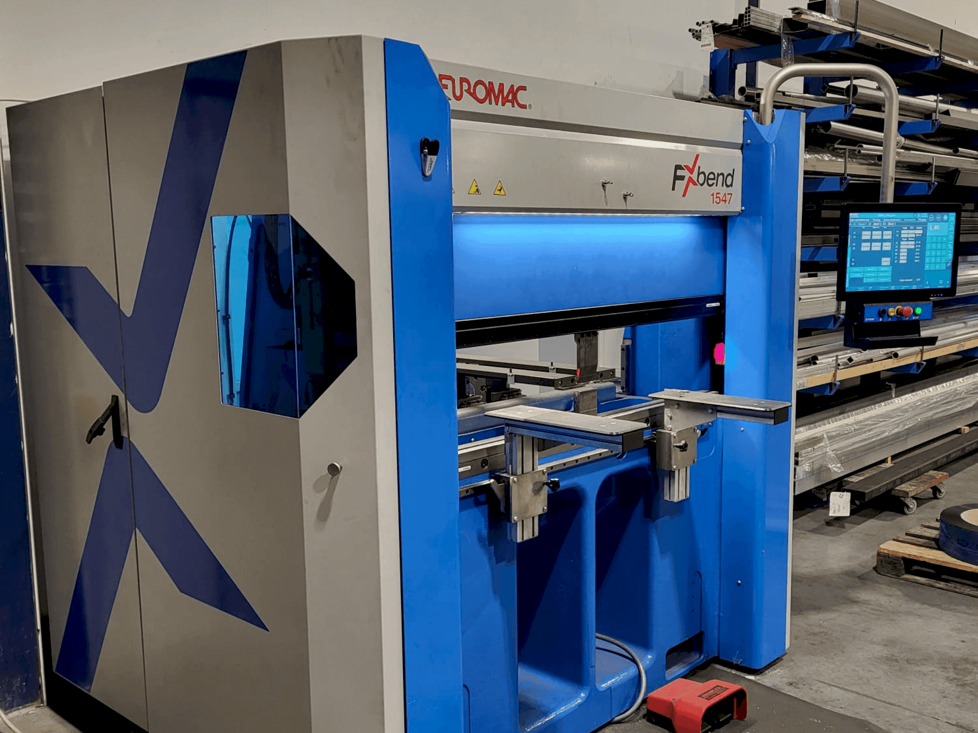 A Euromac FXbend 1547 gép elölnézete
