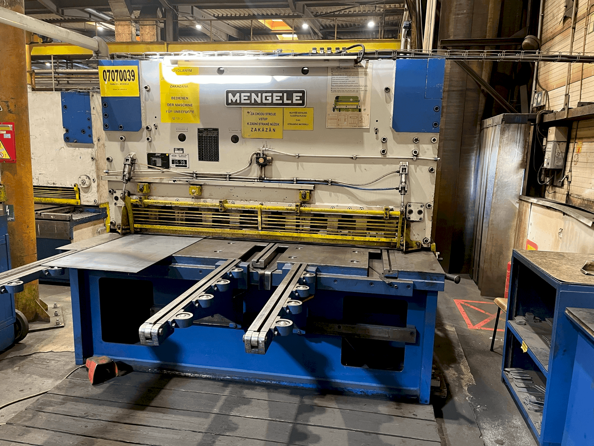 A MENGELE S16-2000 gép elölnézete