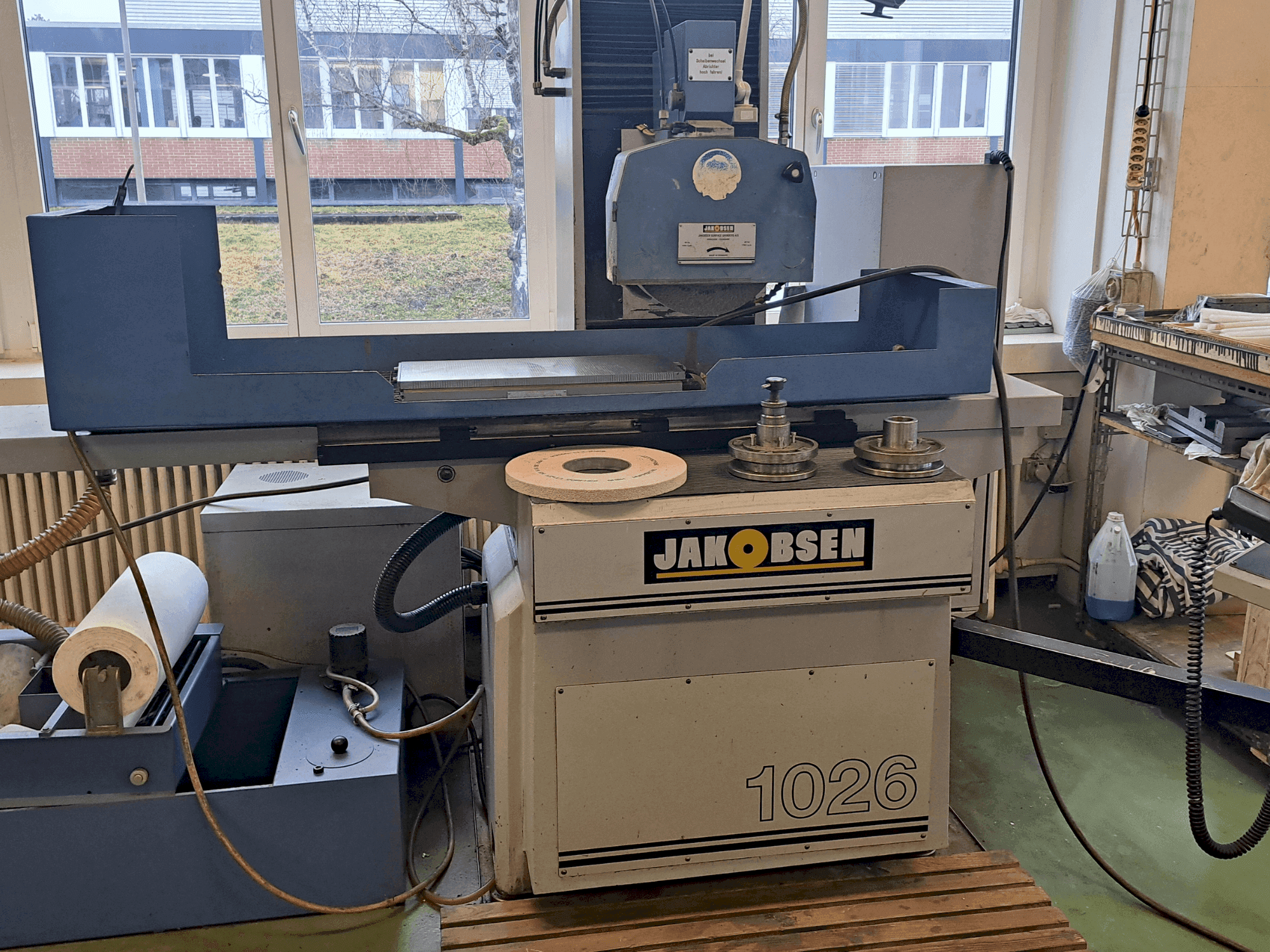 A JAKOBSEN AC-1026 gép elölnézete