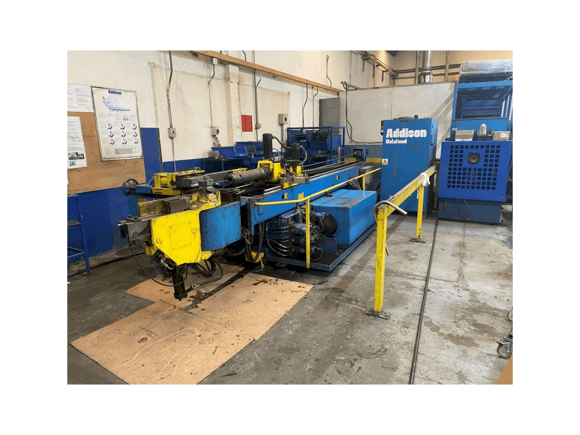 A Addison DB-76 3D CNC gép elölnézete