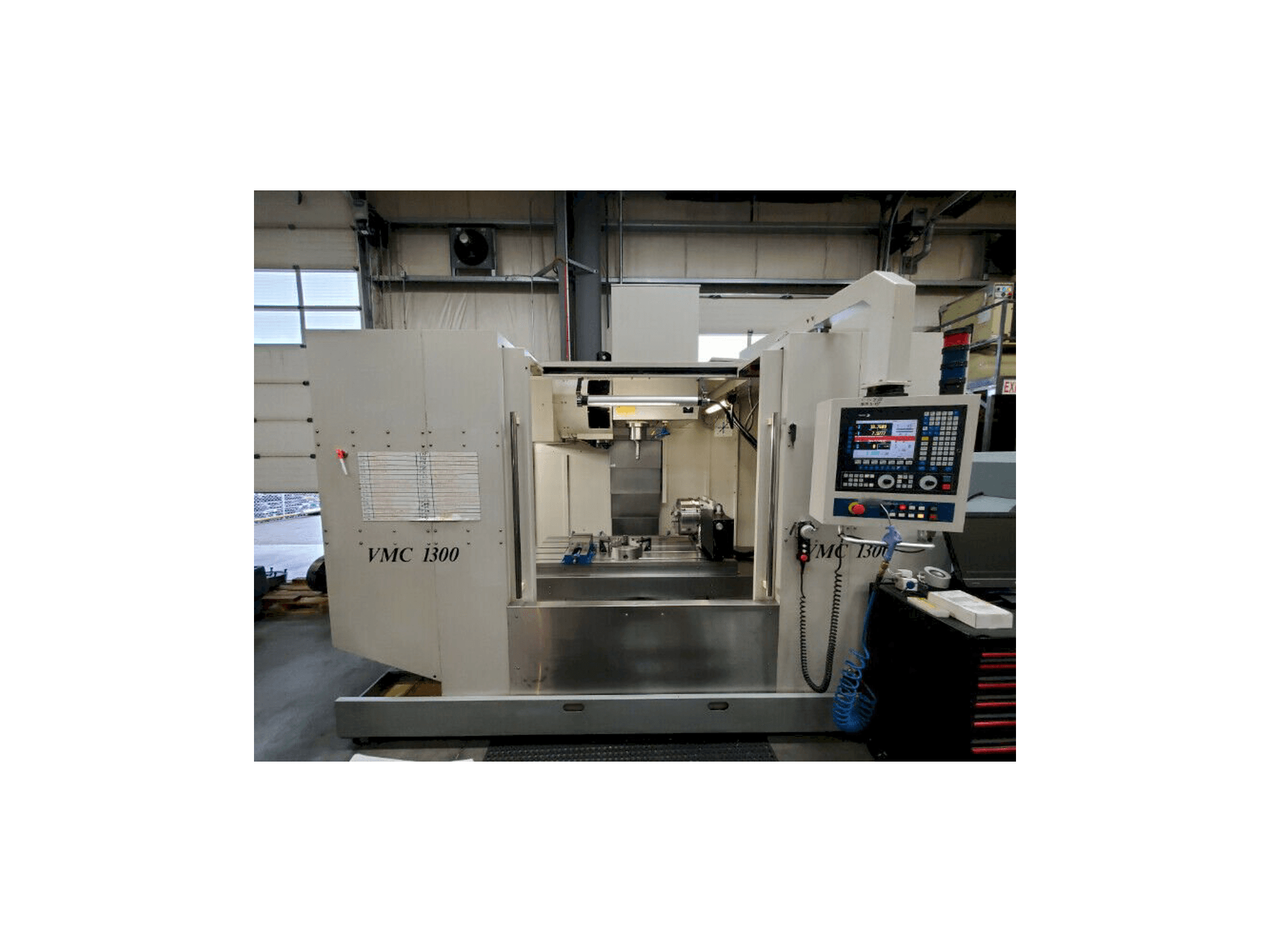 A Modern Microcut VMC 1300 gép elölnézete