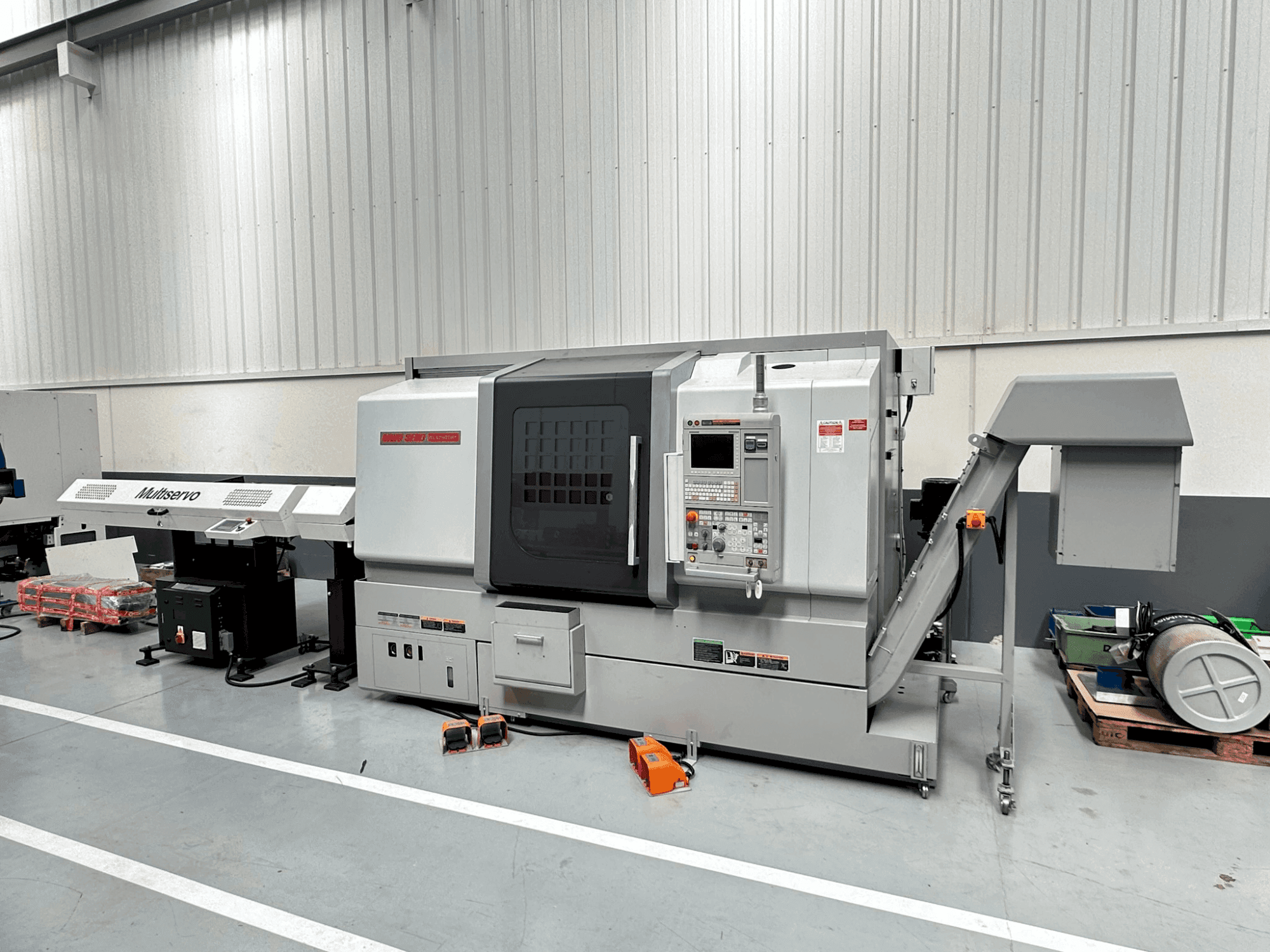 A MORI SEIKI NLX 2500 SY/700 gép elölnézete