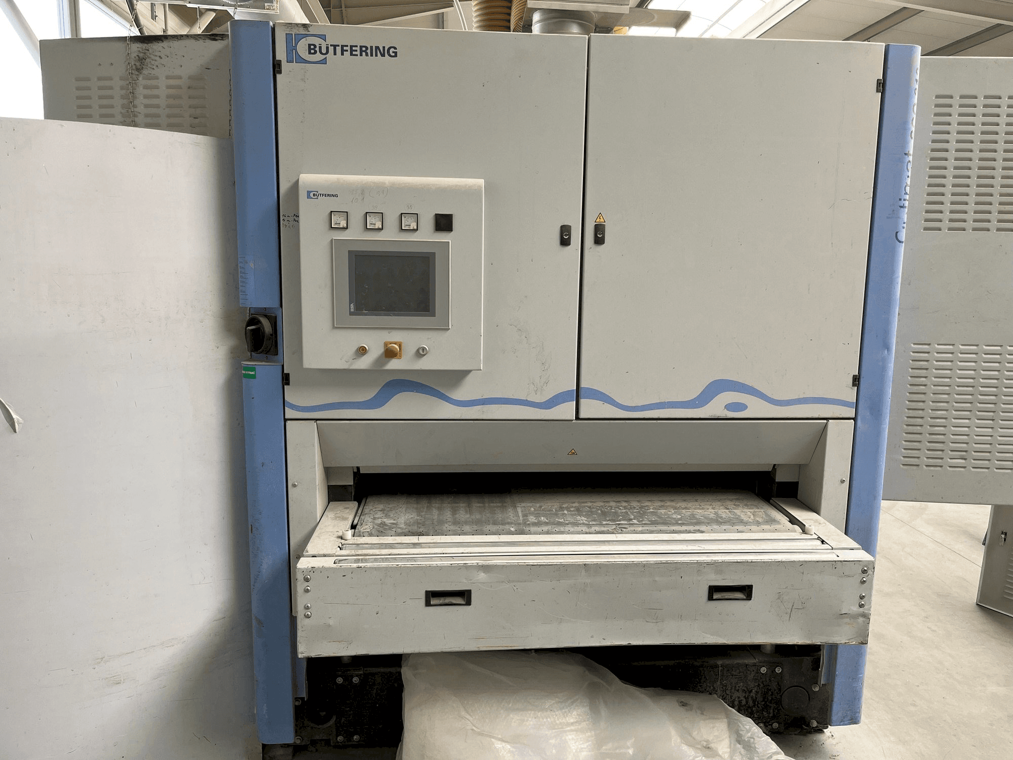 A BUTFERING OPTIMAT SCO313 MRR gép elölnézete