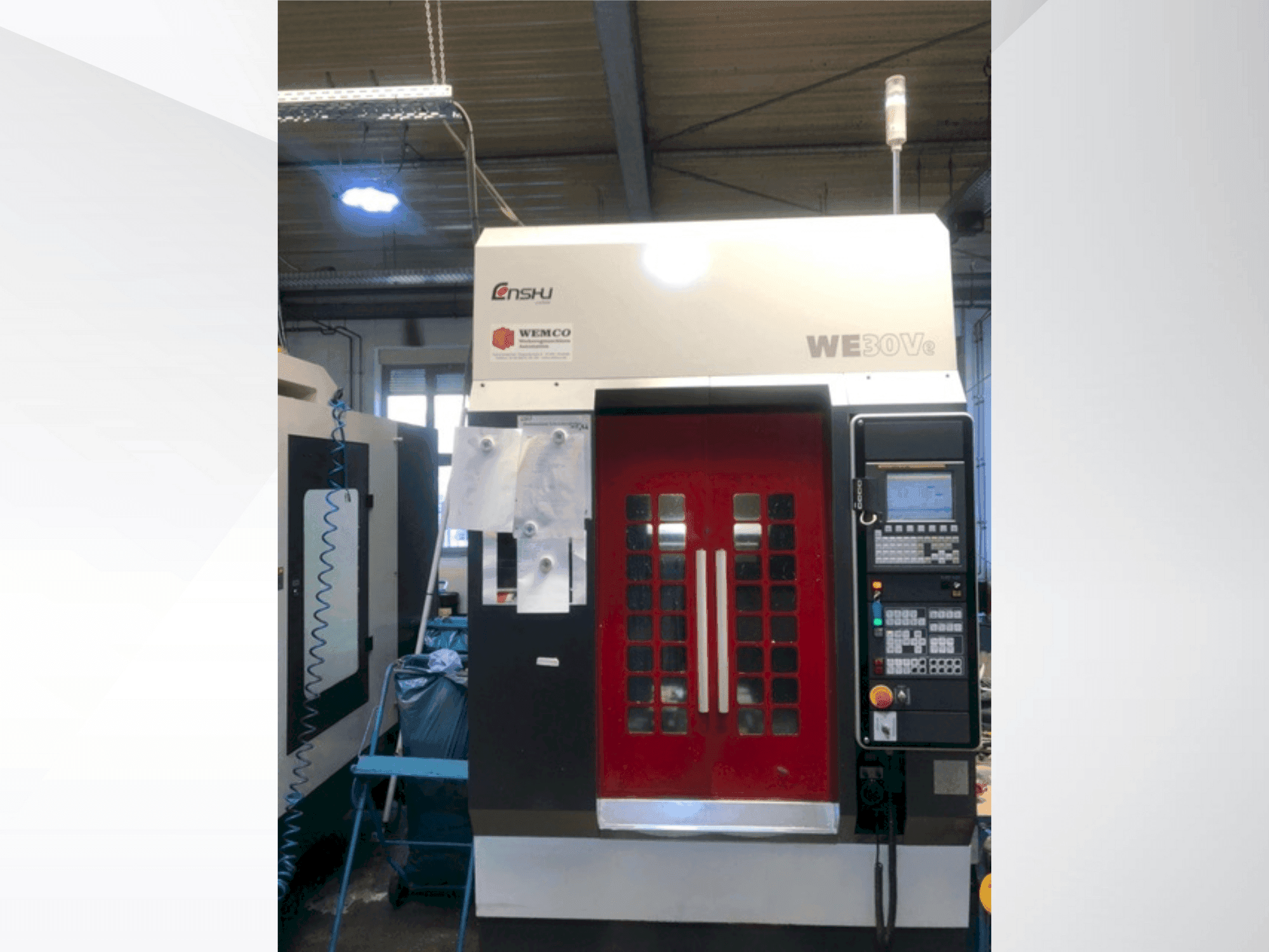 A Enshu WE30Ve gép elölnézete