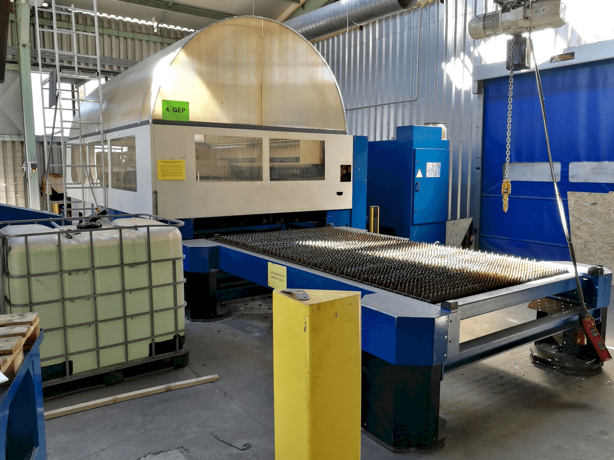 A Trumpf Trumatic L3030 gép oldalnézete