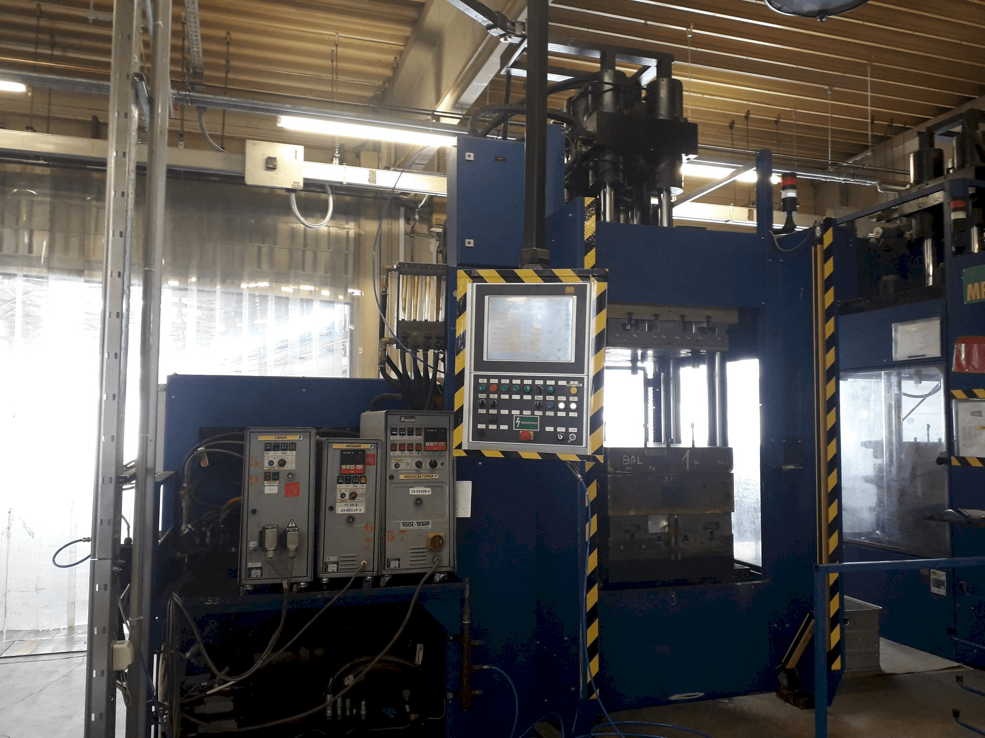 A MAPLAN MTF2000/250 gép elölnézete