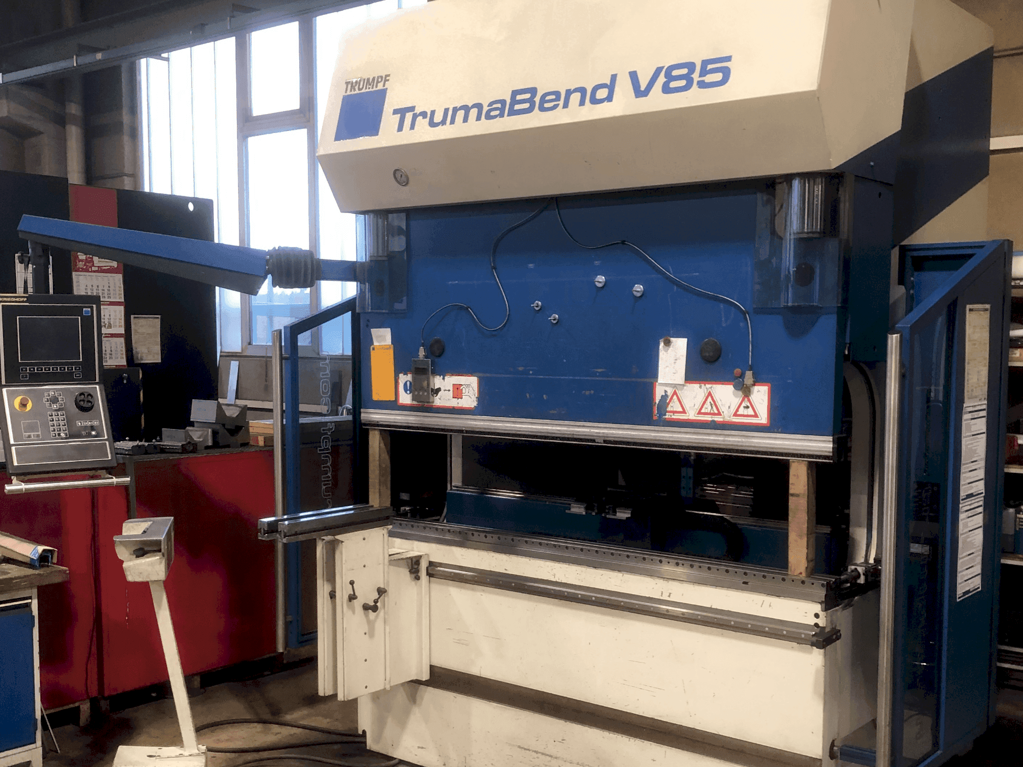 A TRUMPF TrumaBend V85X gép elölnézete
