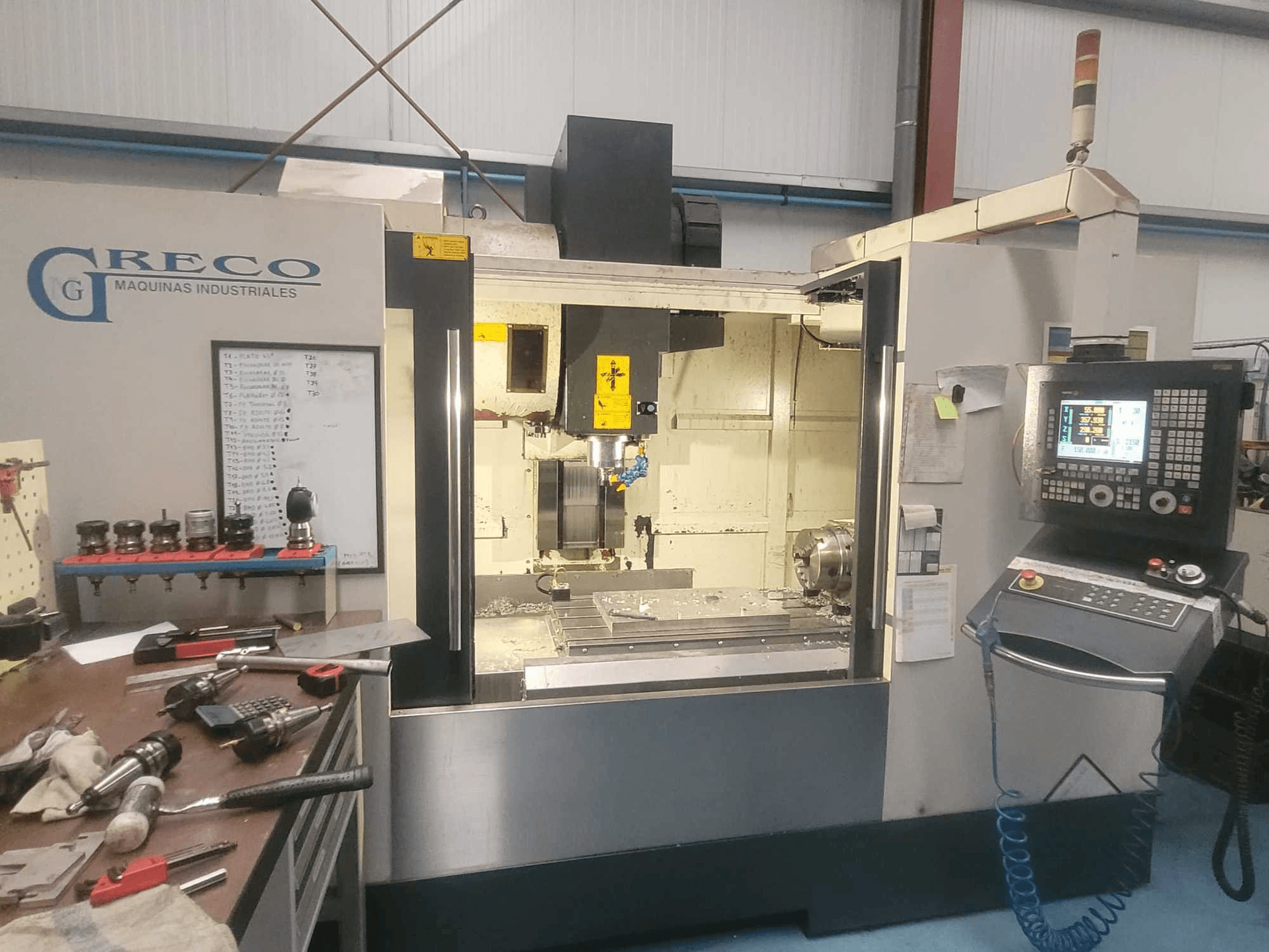 A Finitech SMV-1270-3B gép elölnézete