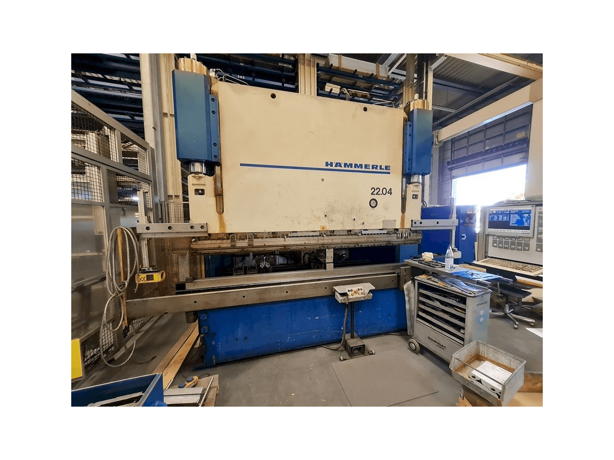 A HAMMERLE AP 200-3100 gép elölnézete