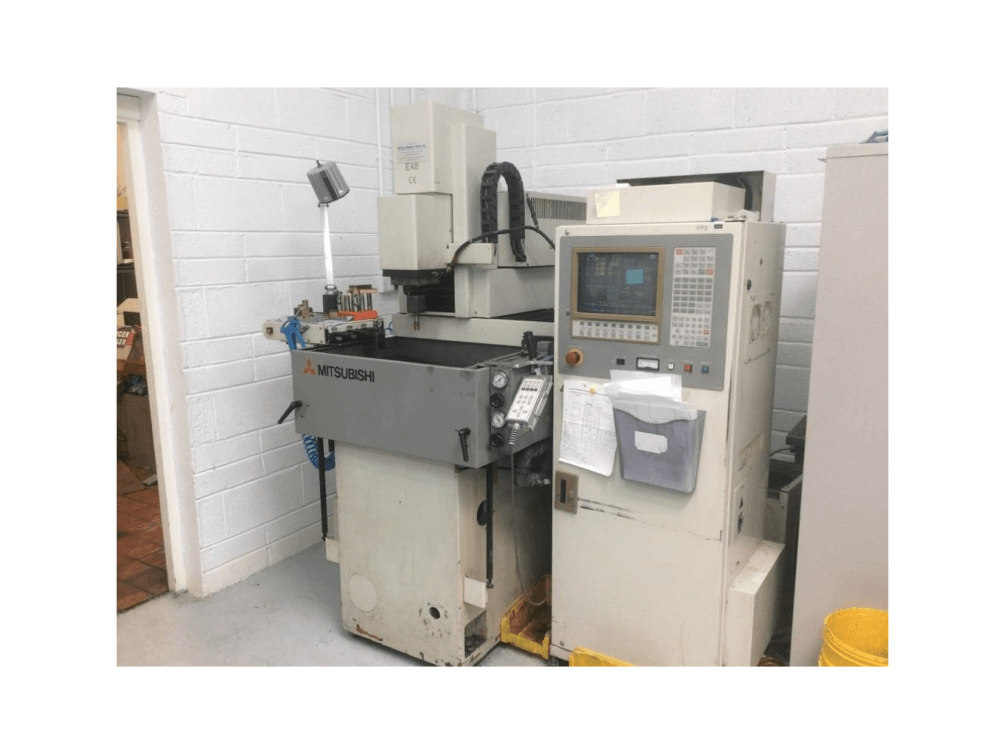 A Mitsubishi EX 8 gép elölnézete