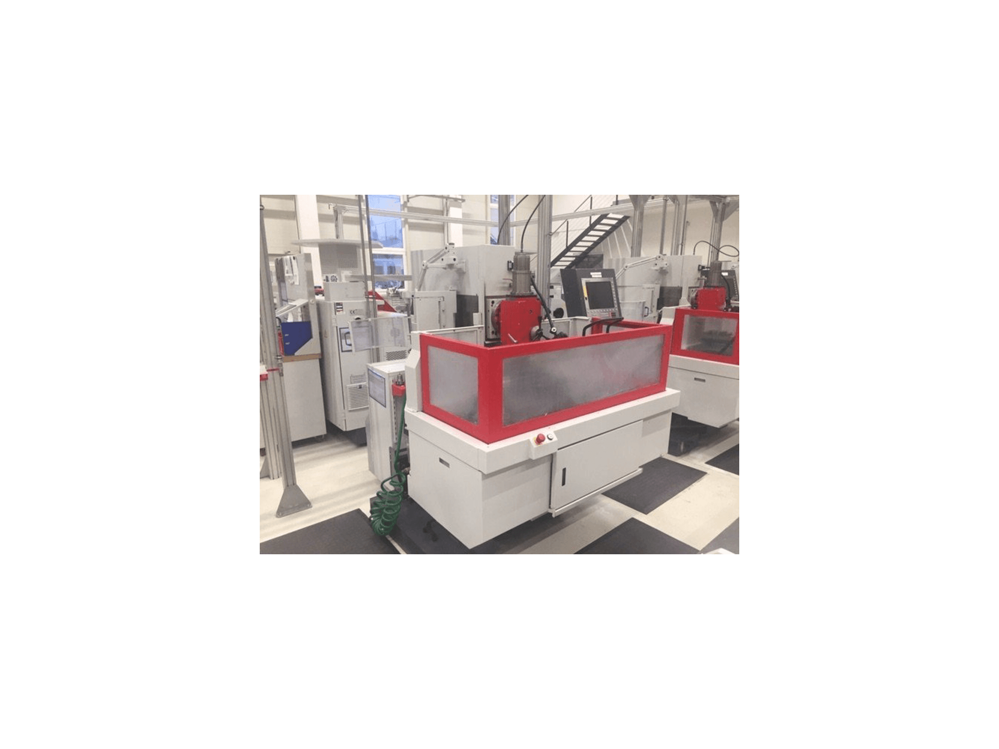 A EMCO Emcomat FB-450 MC gép elölnézete