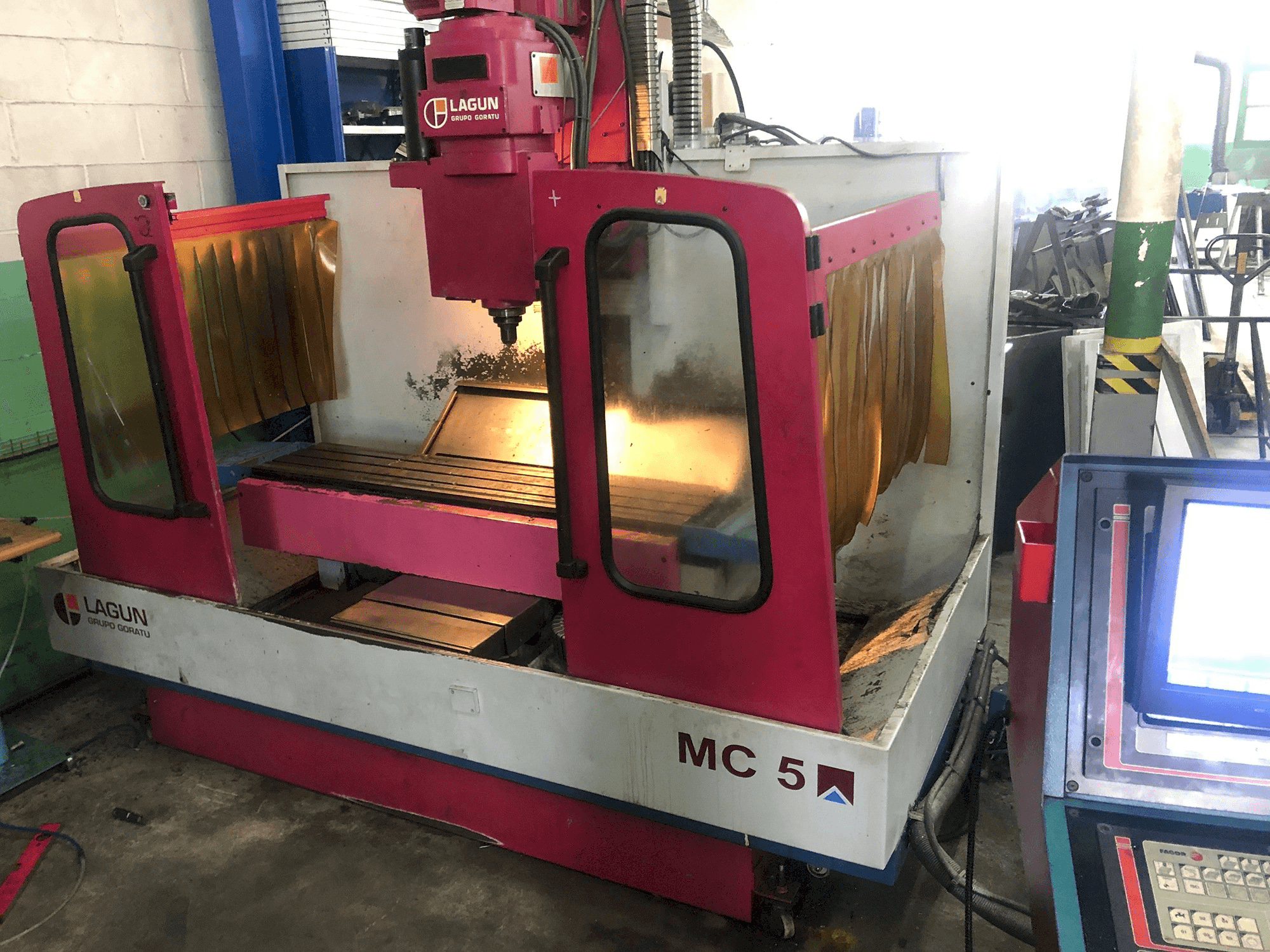 A LAGUN MC 5 gép elölnézete