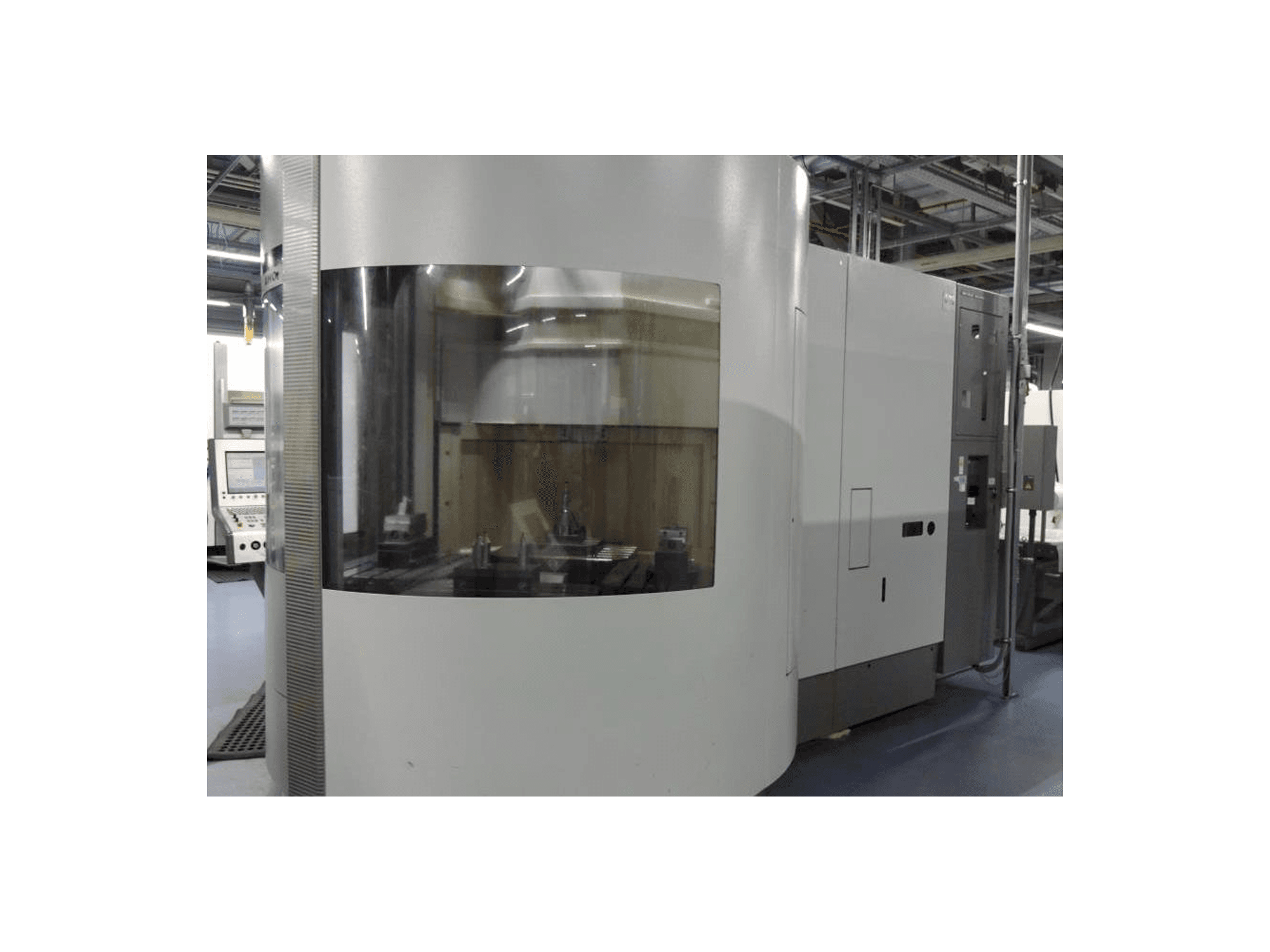 A DECKEL MAHO DMC 60 T RS3 gép elölnézete